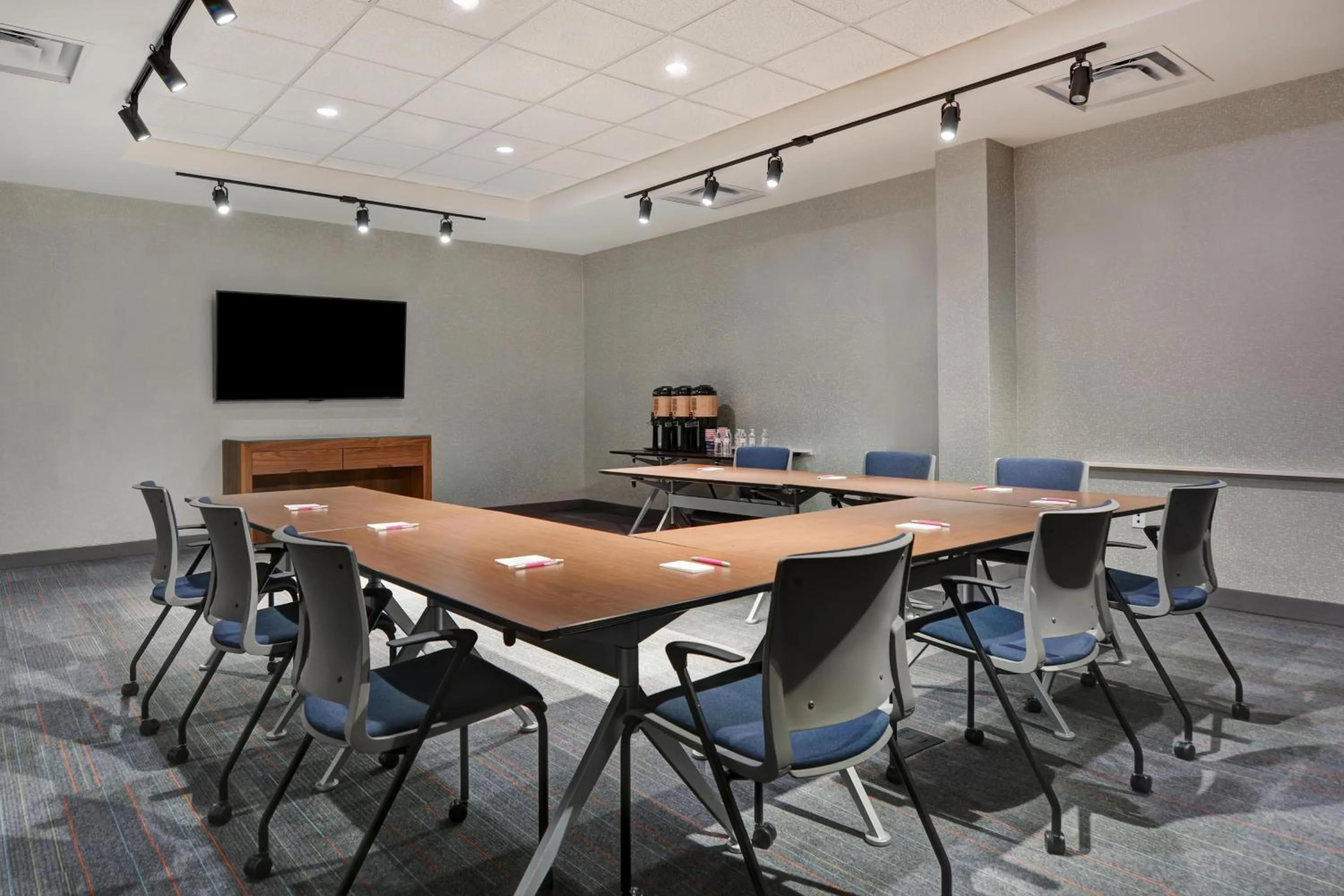 Meeting/conference room in Aloft Secaucus Meadowlands