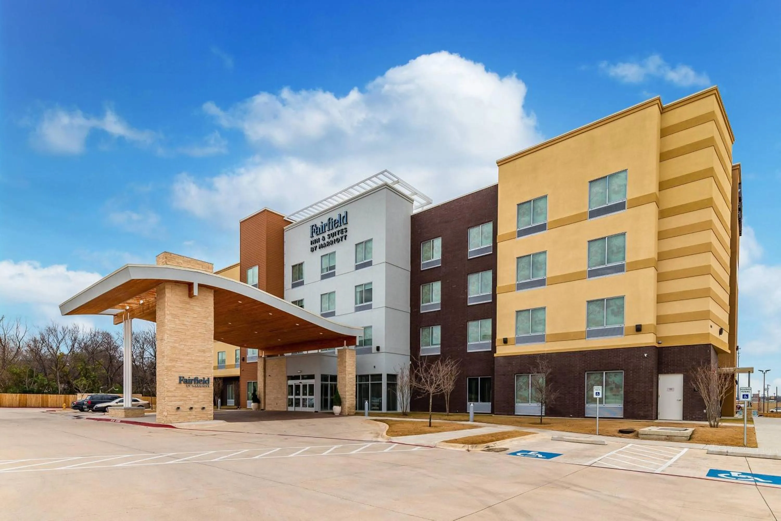 Property building in Fairfield Inn & Suites by Marriott Gainesville I-35
