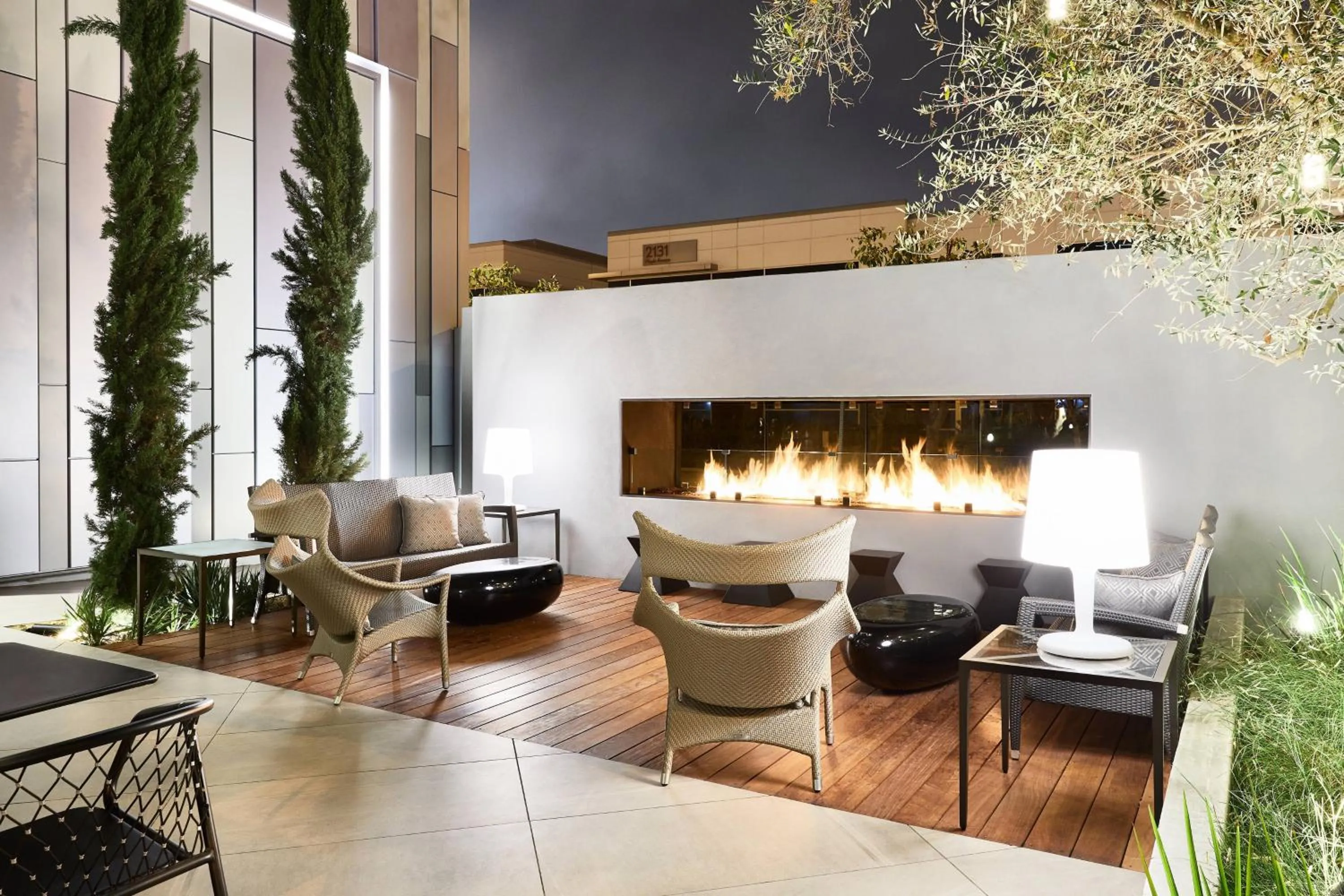 Lounge or bar in AC Hotel by Marriott Los Angeles South Bay