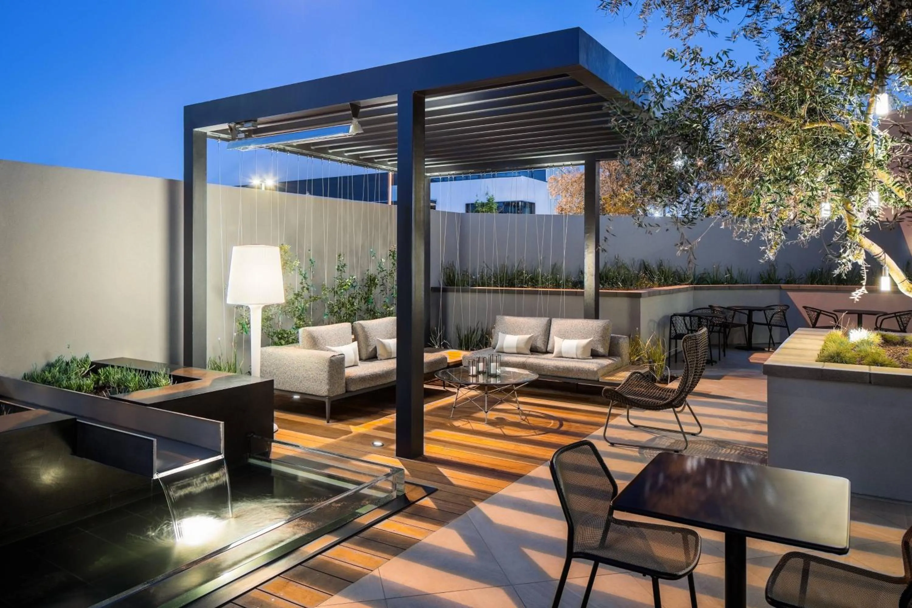 Lounge or bar in AC Hotel by Marriott Los Angeles South Bay