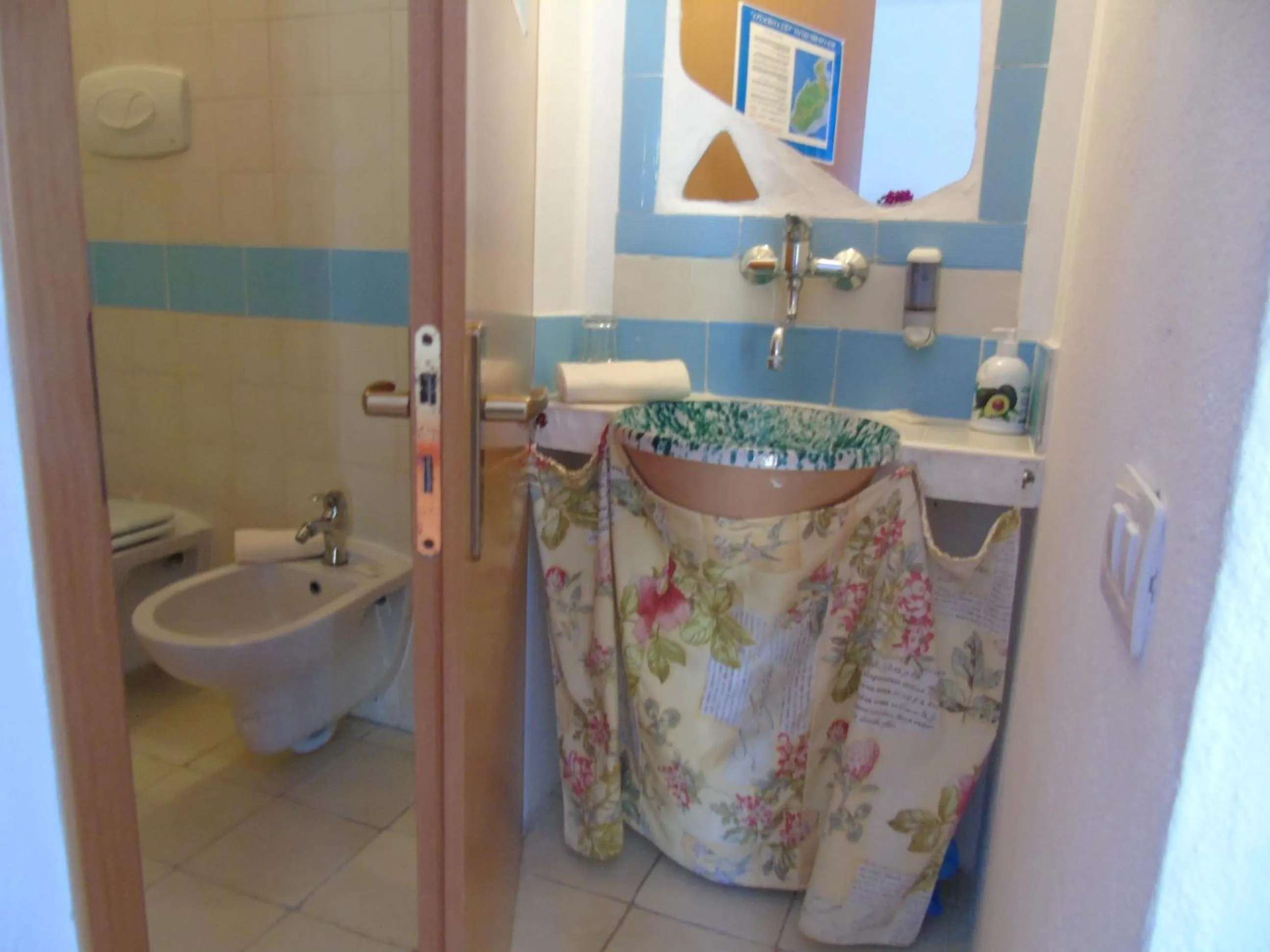 Toilet in Villa Saracina