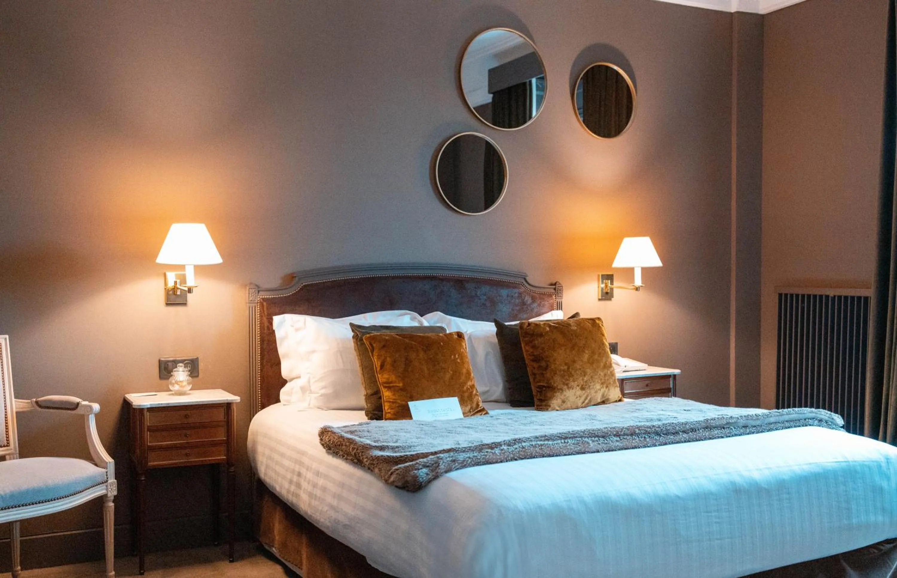 Bedroom, Bed in Hôtel Carlton Lille