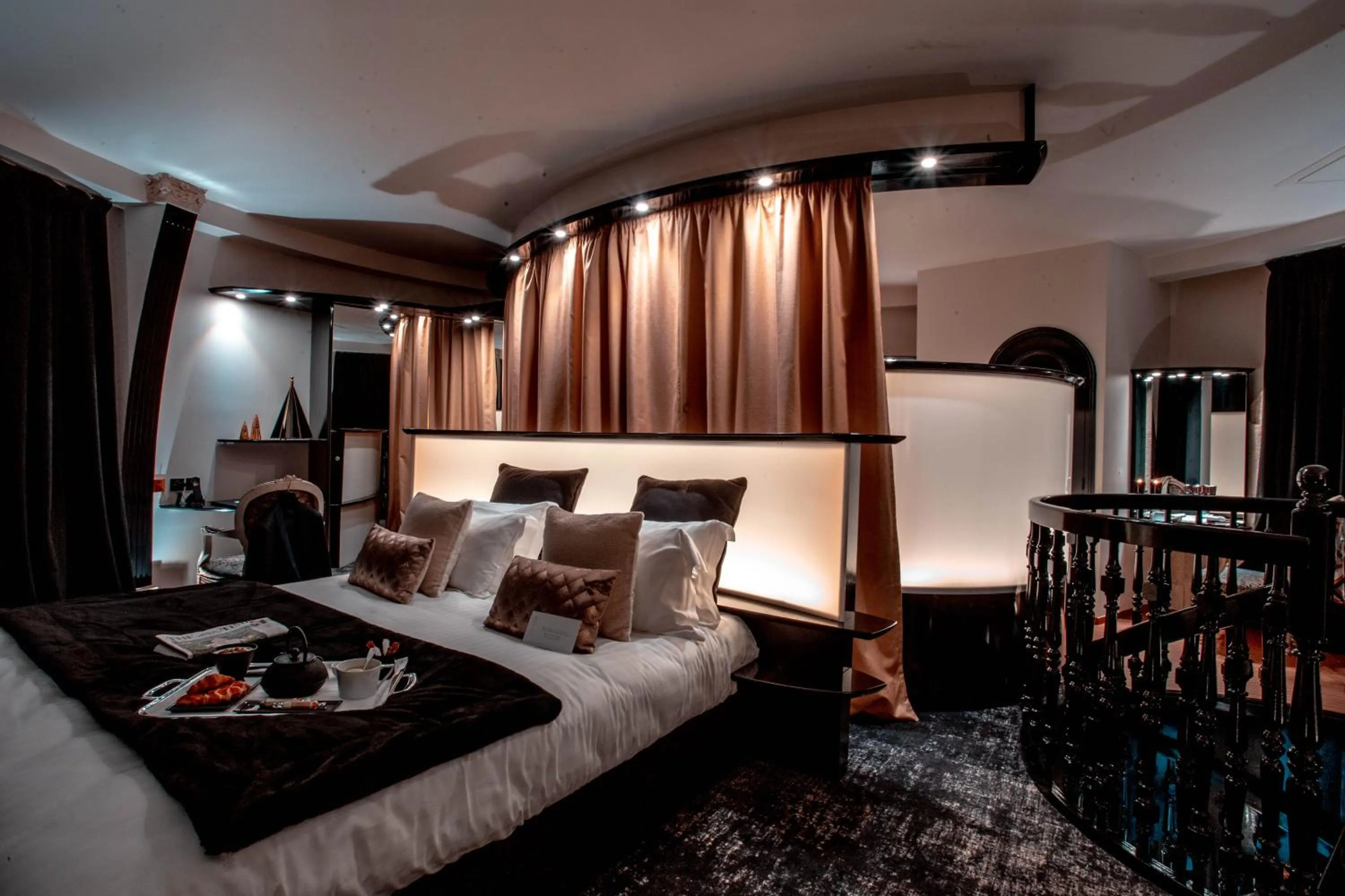 Bedroom, Bed in Hôtel Carlton Lille