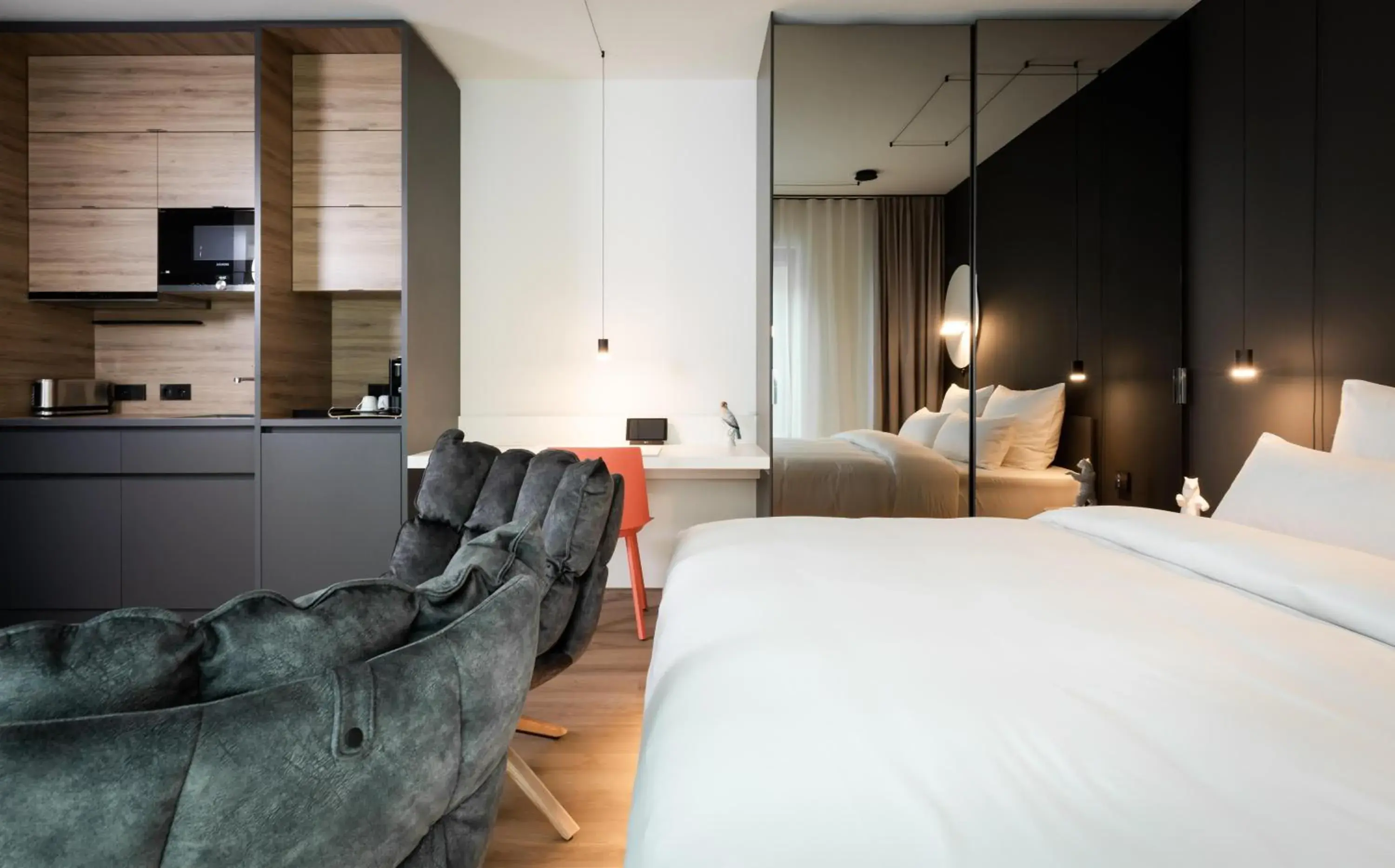Coffee/tea facilities, Bed in KPM Hotel & Residences Berlin, a Member of Design Hotels Coffee/tea facilities, Bed in KPM Hotel & Residences Berlin, a Member of Design Hotels