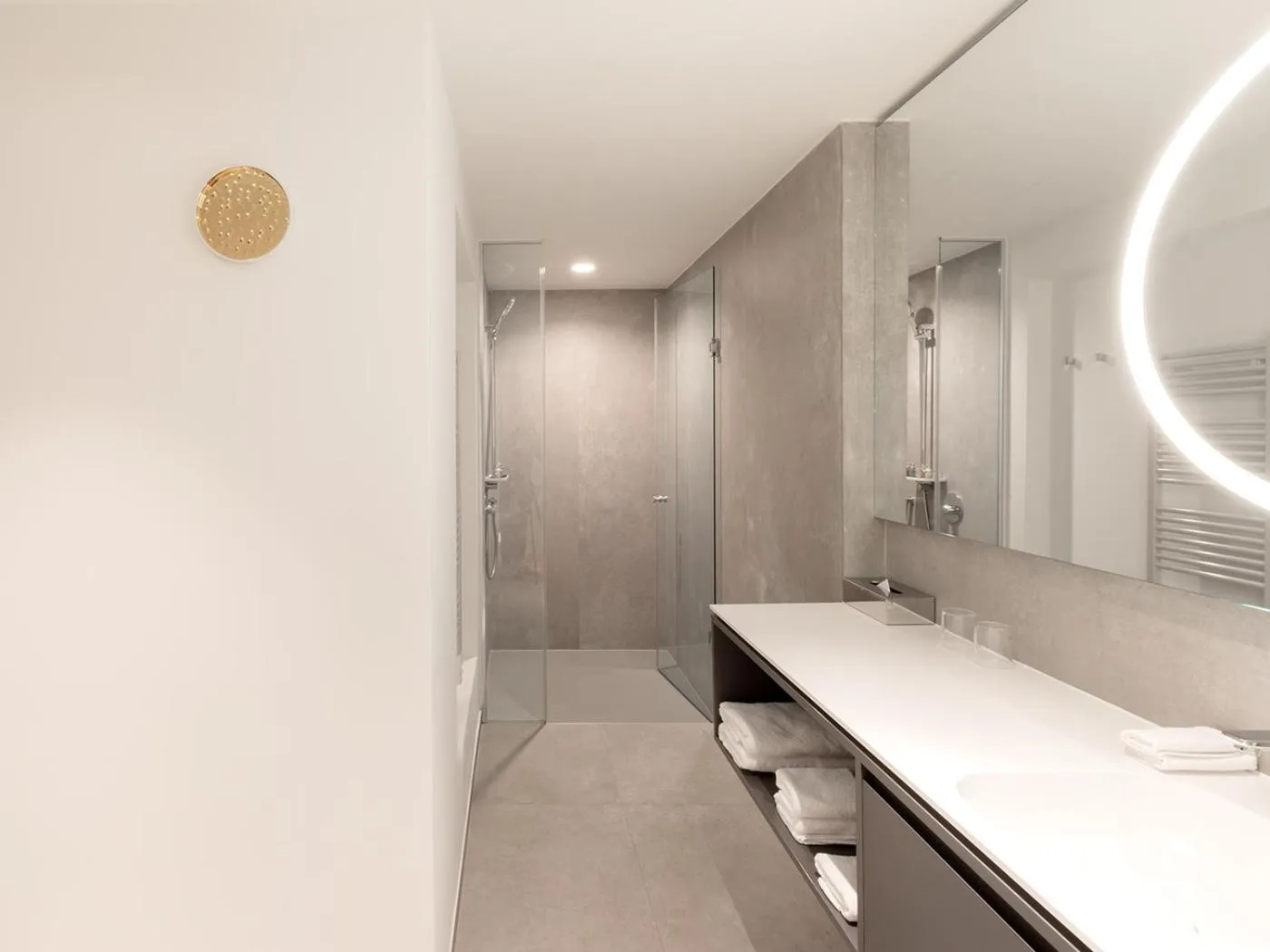 Bathroom in KPM Hotel & Residences Berlin, a Member of Design Hotels