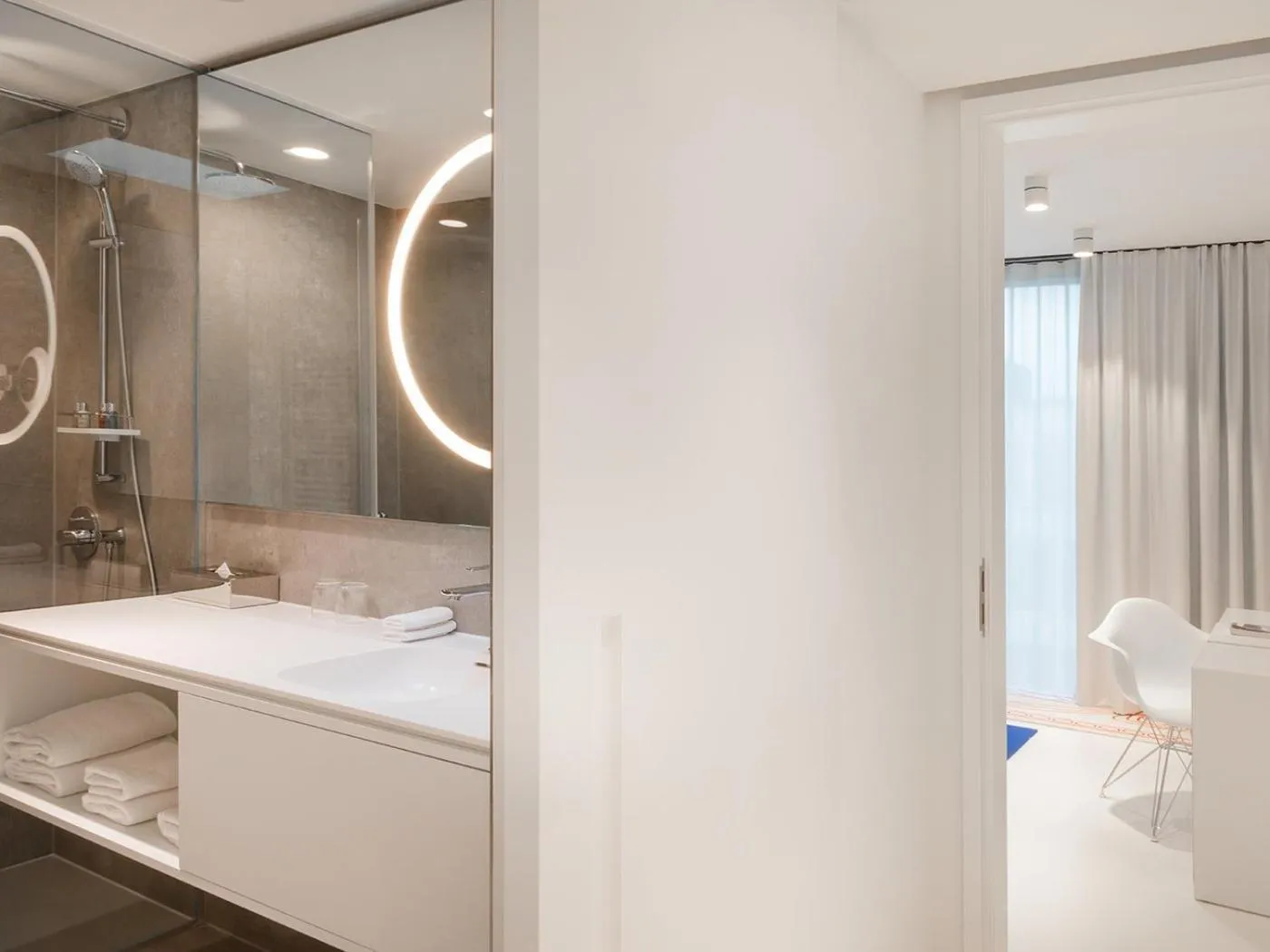 Bathroom in KPM Hotel & Residences Berlin, a Member of Design Hotels