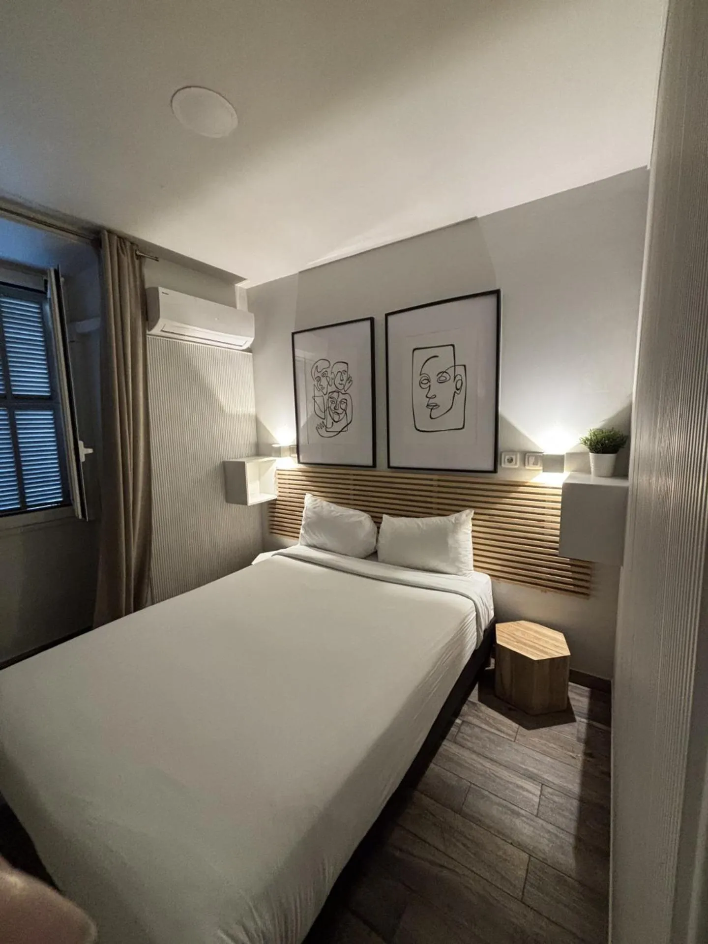 Bed in Hotel de Berne