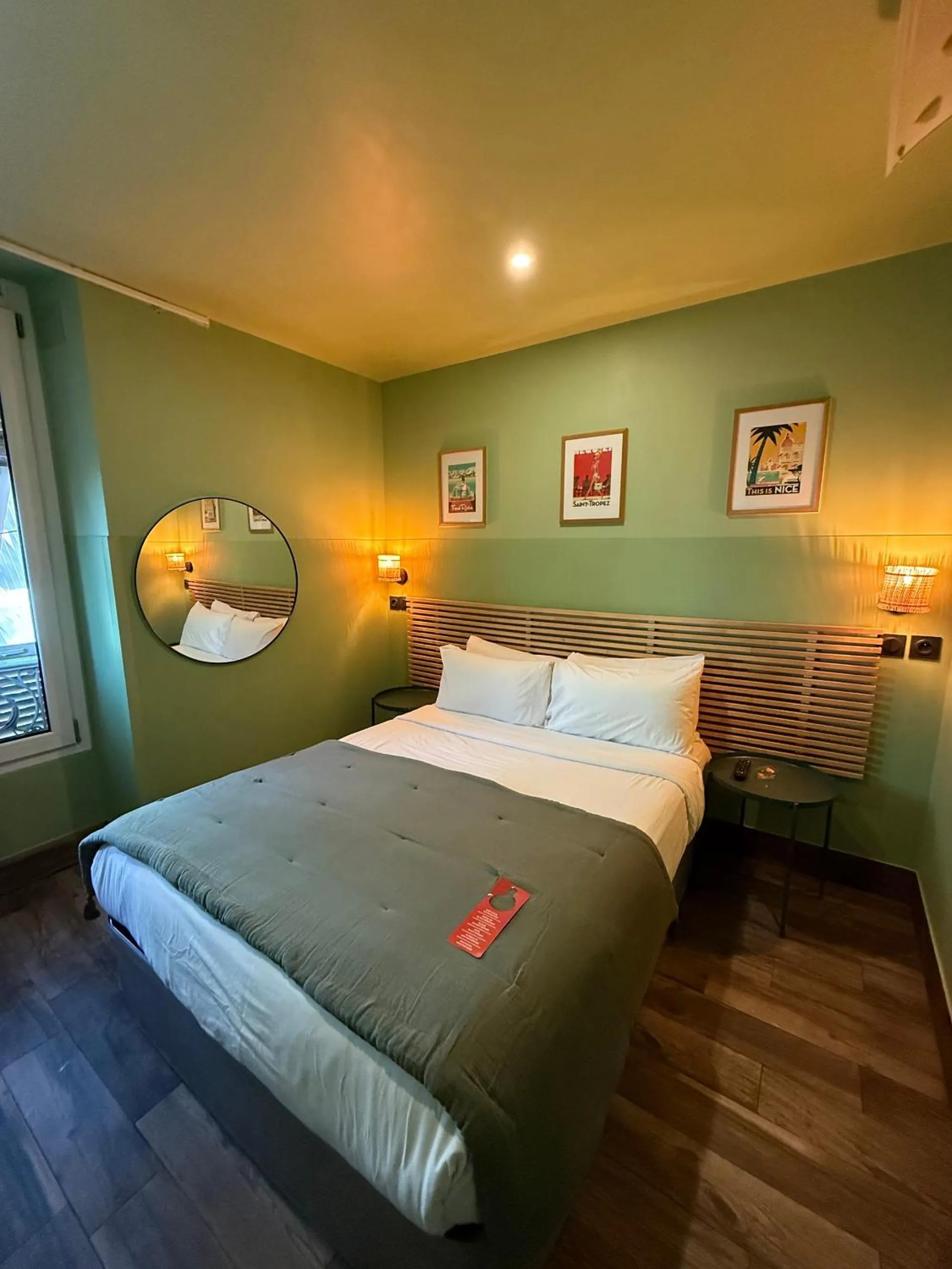 Photo of the whole room, Bed in Hotel de Berne