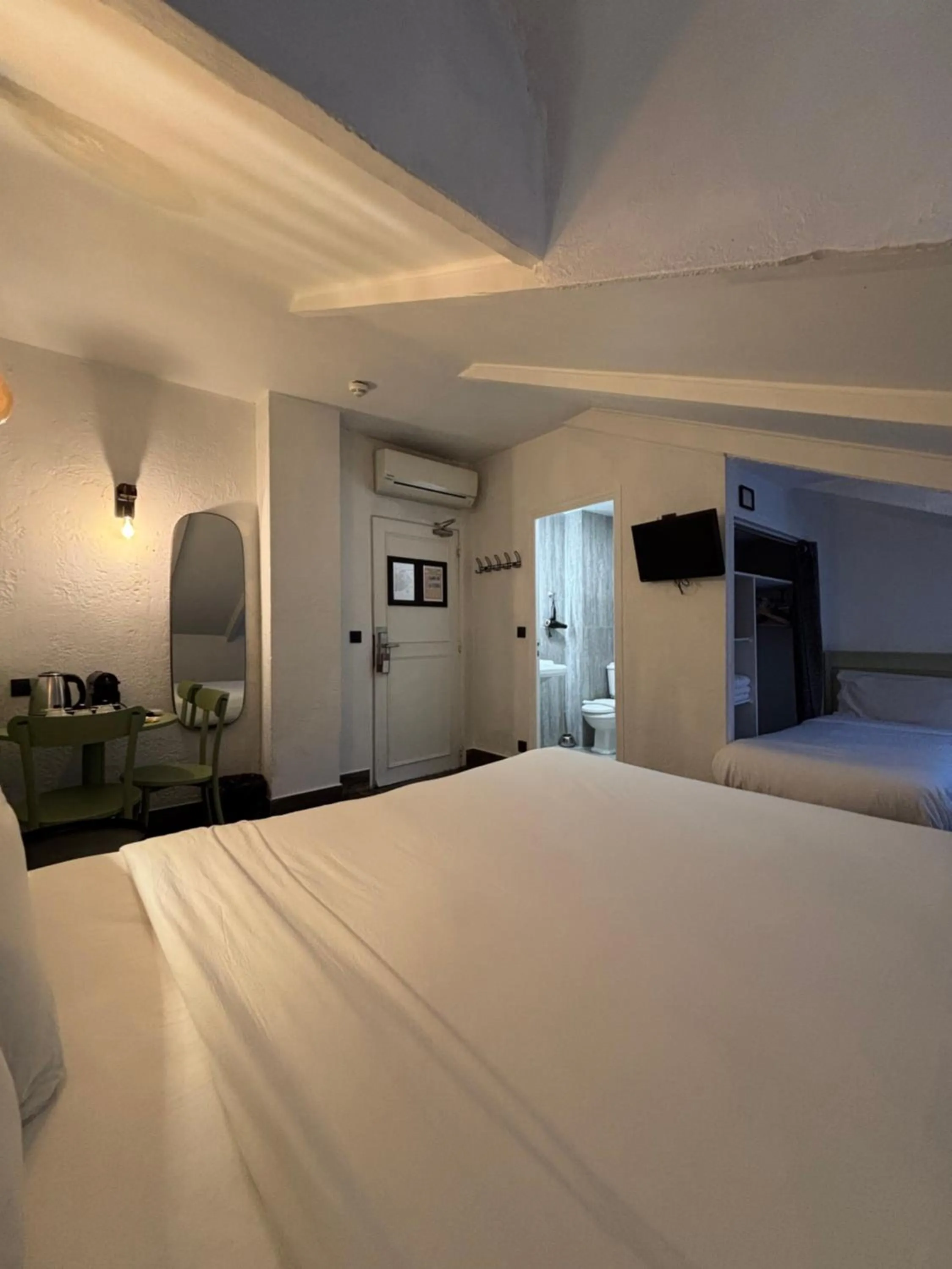 Bed in Hotel de Berne