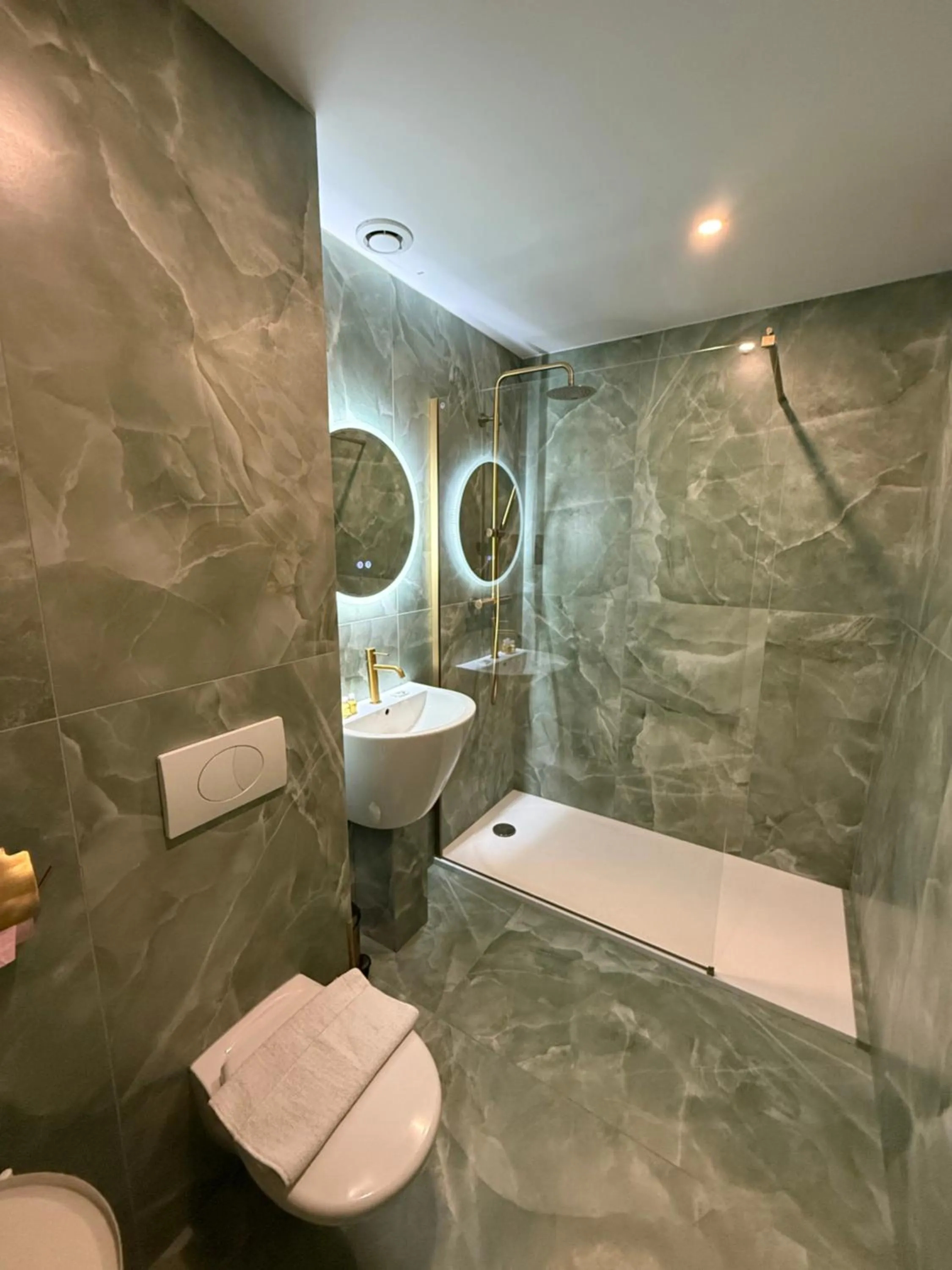 Bathroom in Hotel de Berne