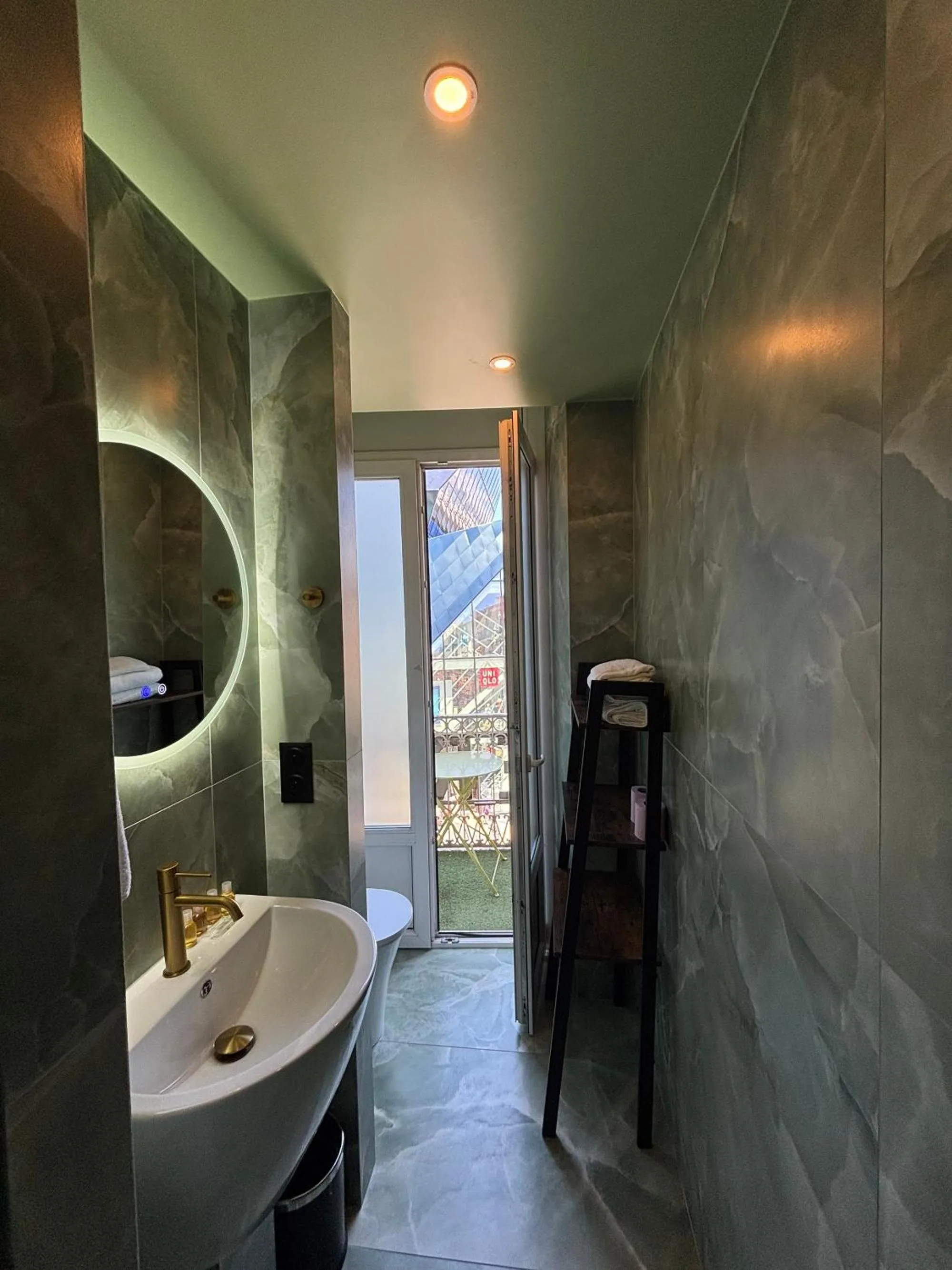 Bathroom in Hotel de Berne