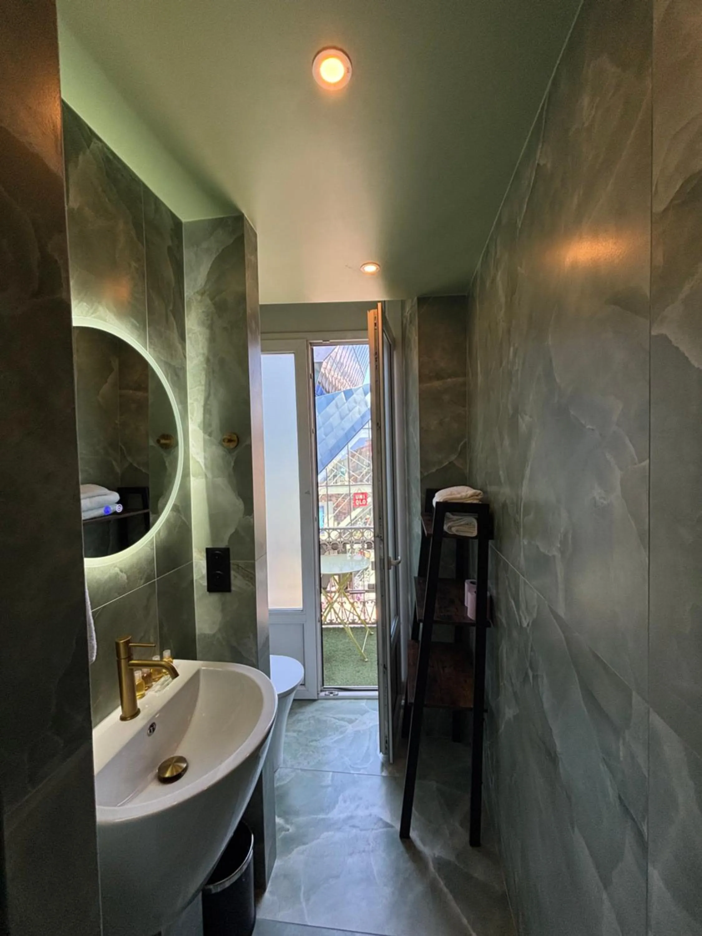 Bathroom in Hotel de Berne