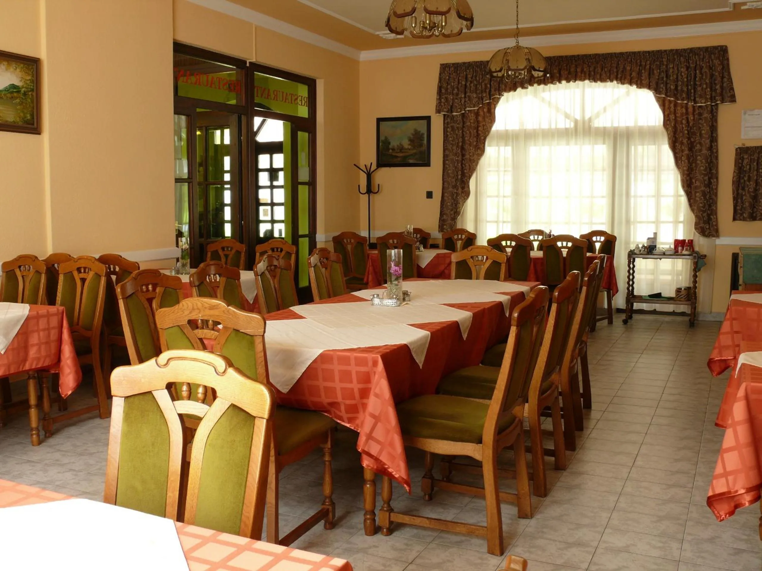 Restaurant/places to eat in Hotel Orchidea