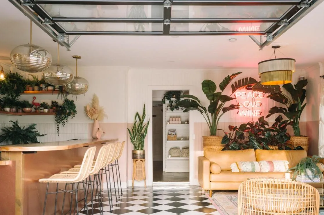 Lobby or reception in The June Motel, Prince Edward County