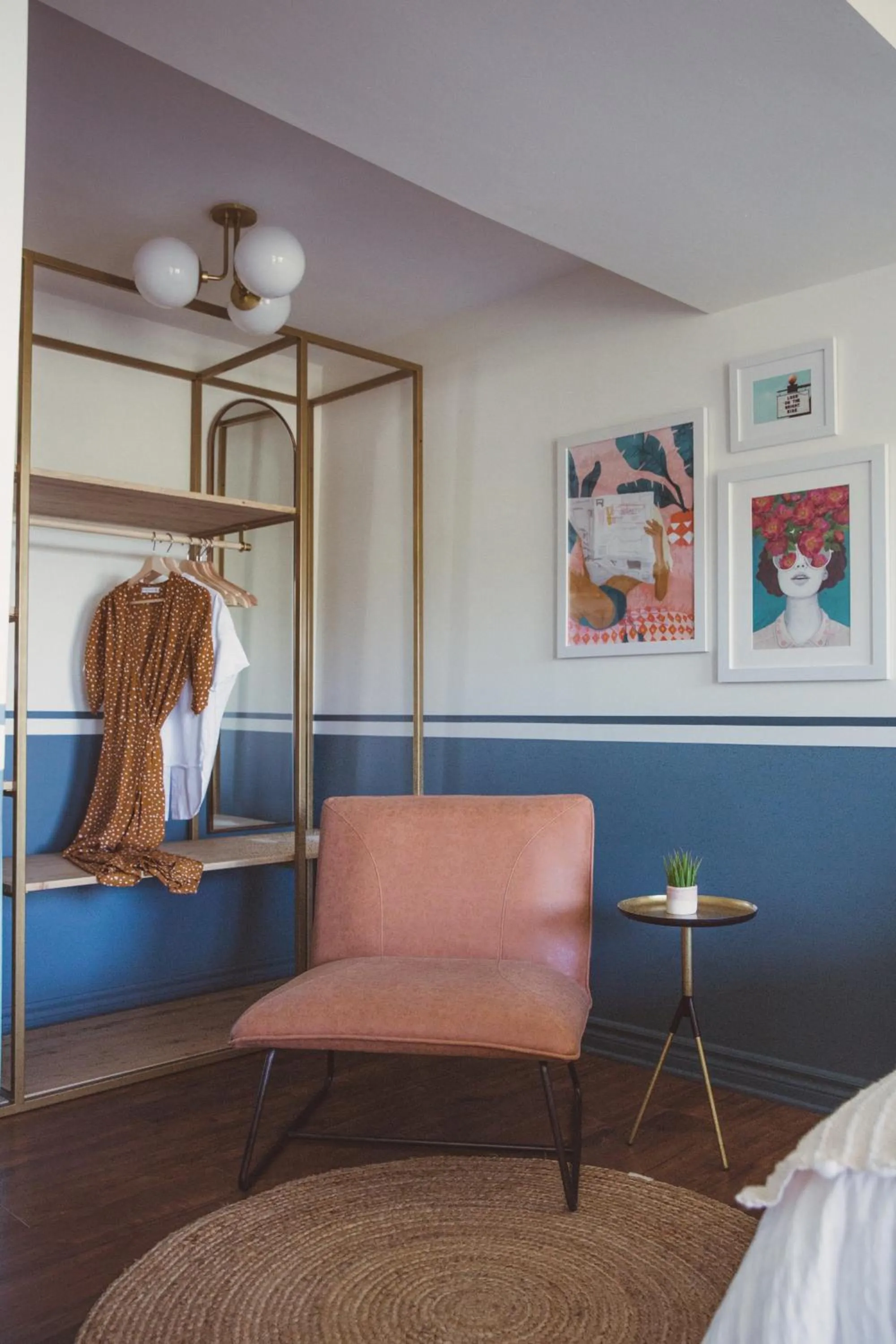 Seating area, Bed in The June Motel, Prince Edward County