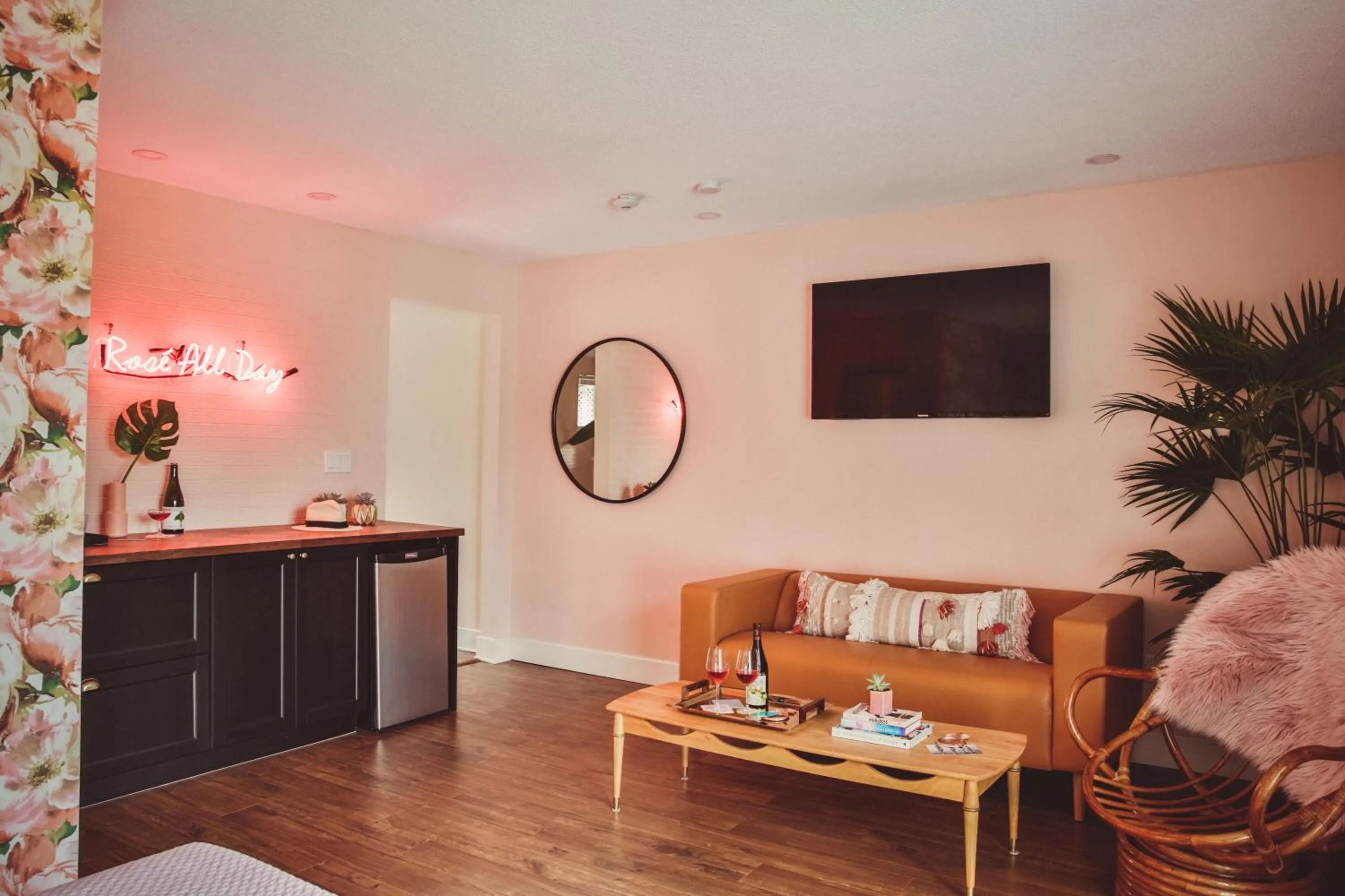 Coffee/tea facilities in The June Motel, Prince Edward County
