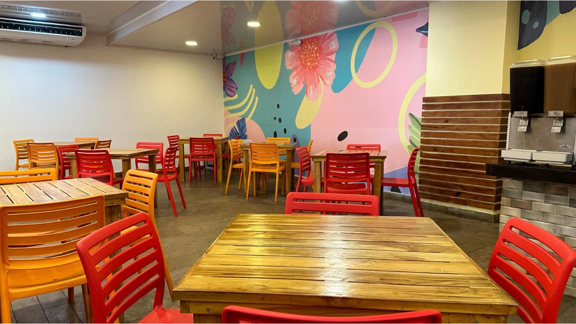 Restaurant/places to eat in Hotel Tower by On vacation