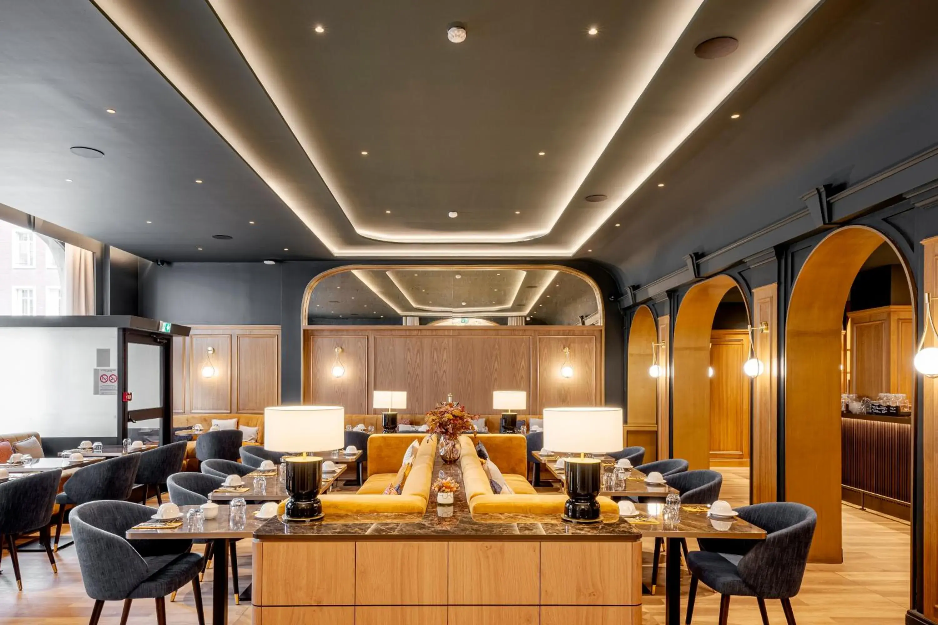 Property building in Grand Hotel Bellevue - Grand Place Property building in Grand Hotel Bellevue - Grand Place