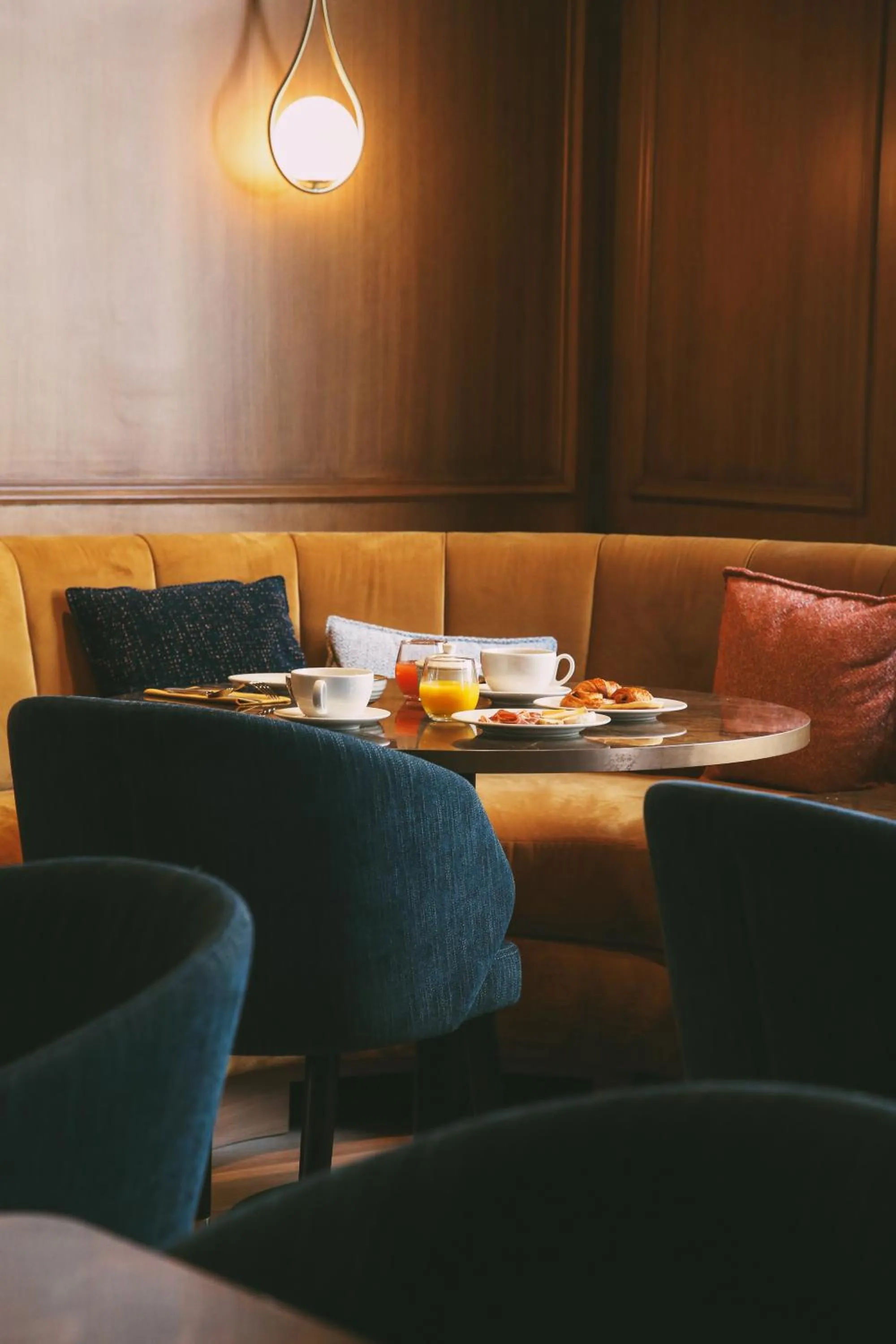 Breakfast in Grand Hotel Bellevue - Grand Place