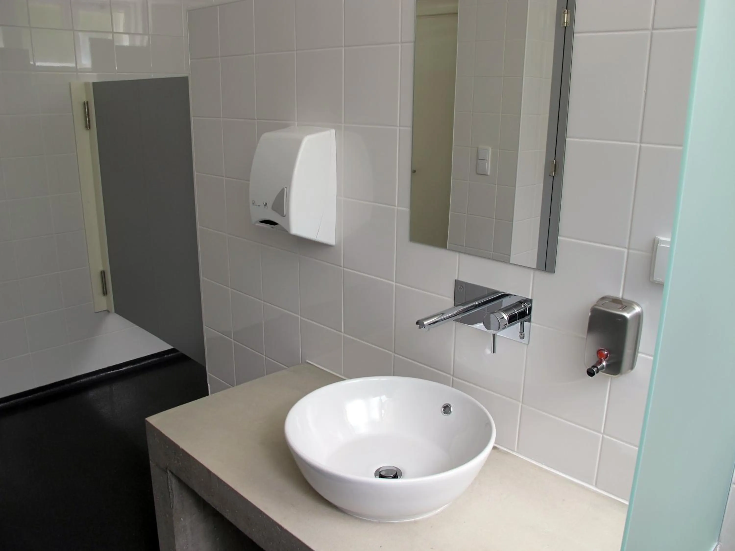 Bathroom in Azores Youth Hostels - Sao Miguel