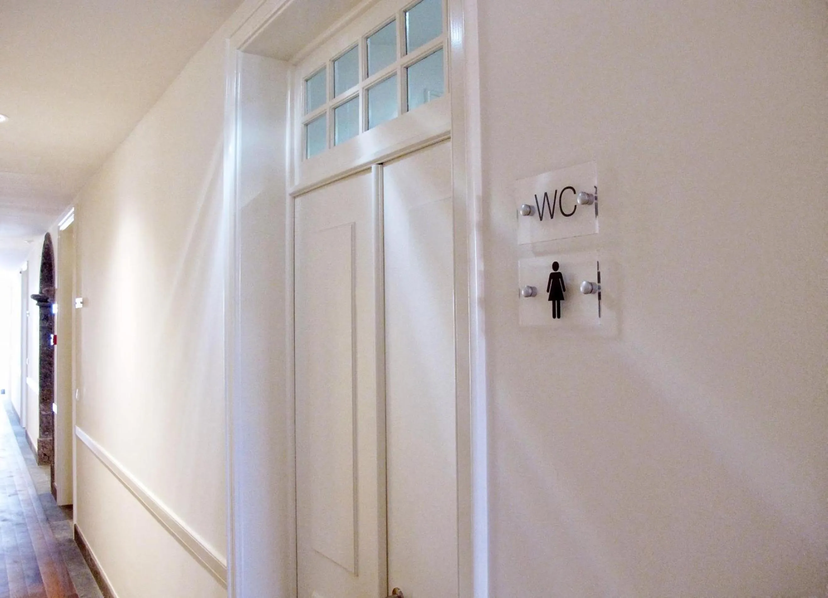 Toilet in Azores Youth Hostels - Sao Miguel