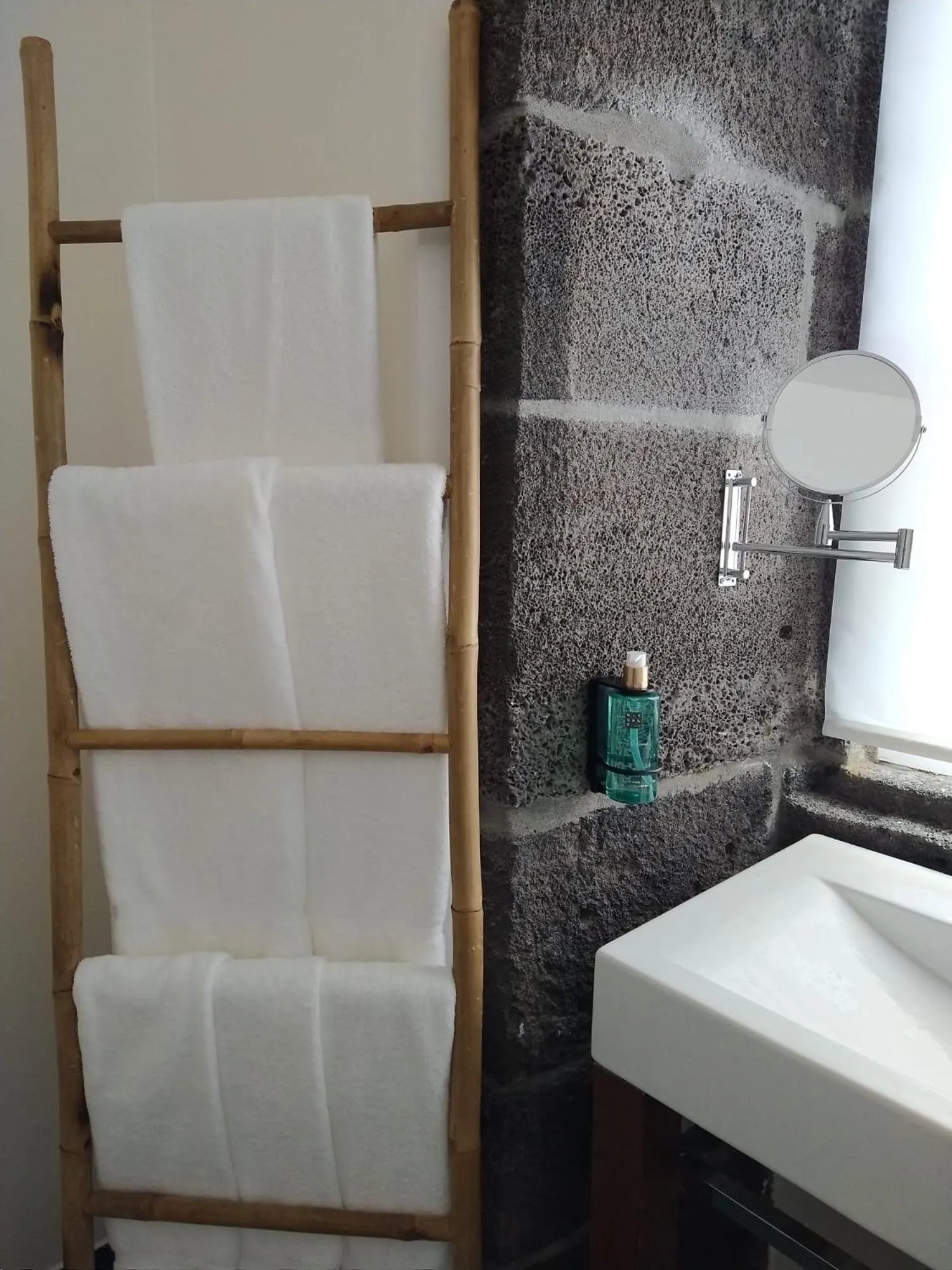 Bathroom in Azores Youth Hostels - Pico