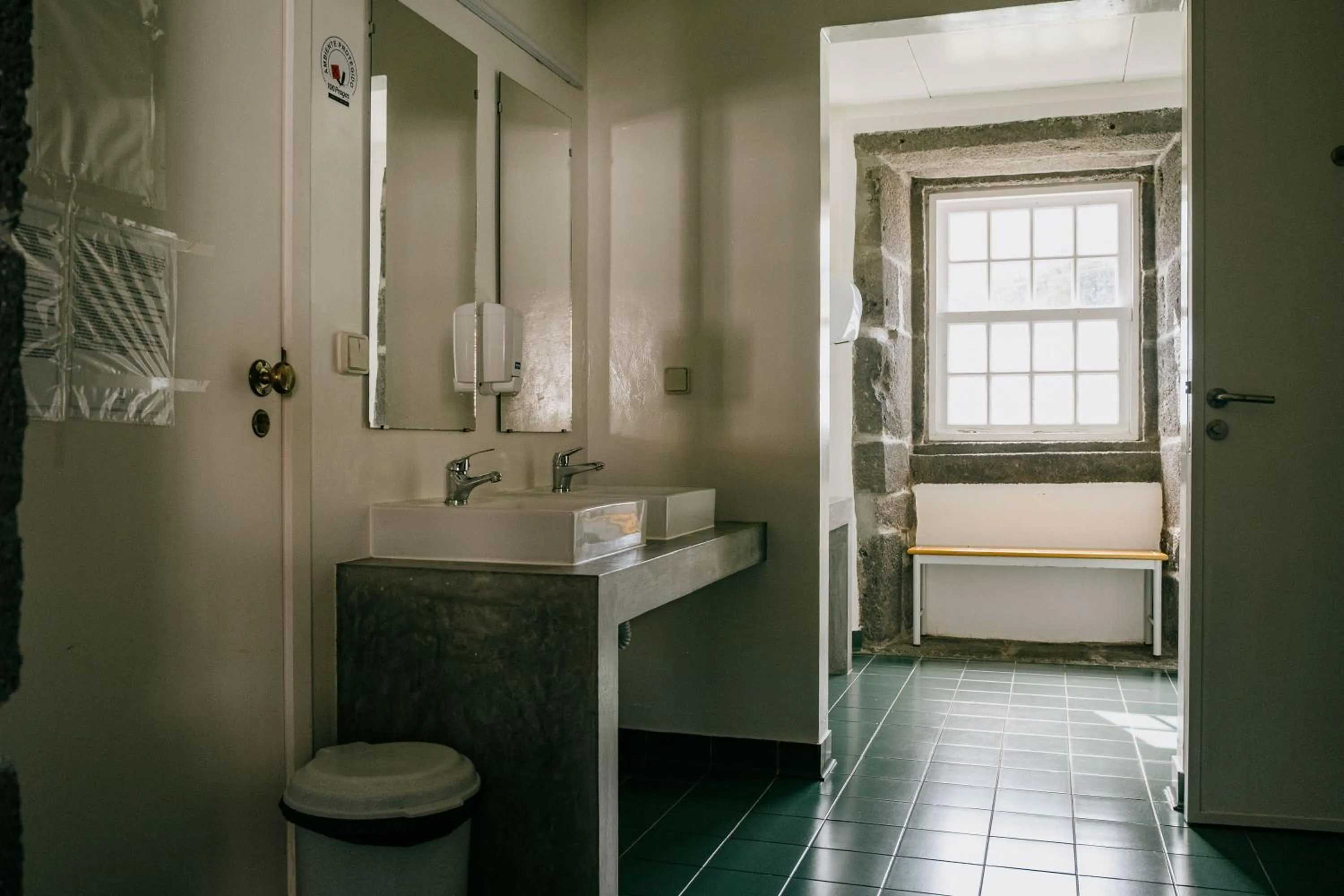 Bathroom in Azores Youth Hostels - Pico