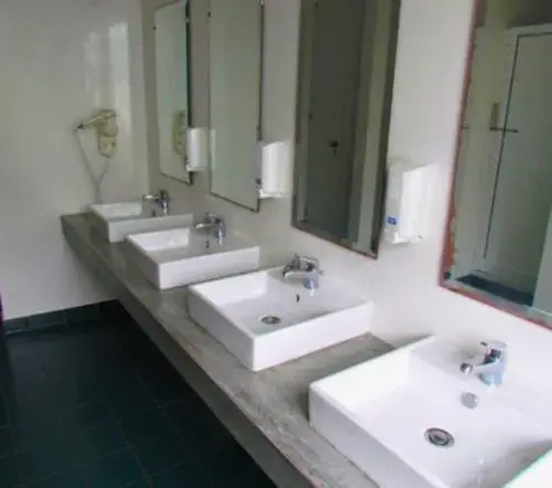 Quadruple Room in Azores Youth Hostels - Pico Quadruple Room in Azores Youth Hostels - Pico