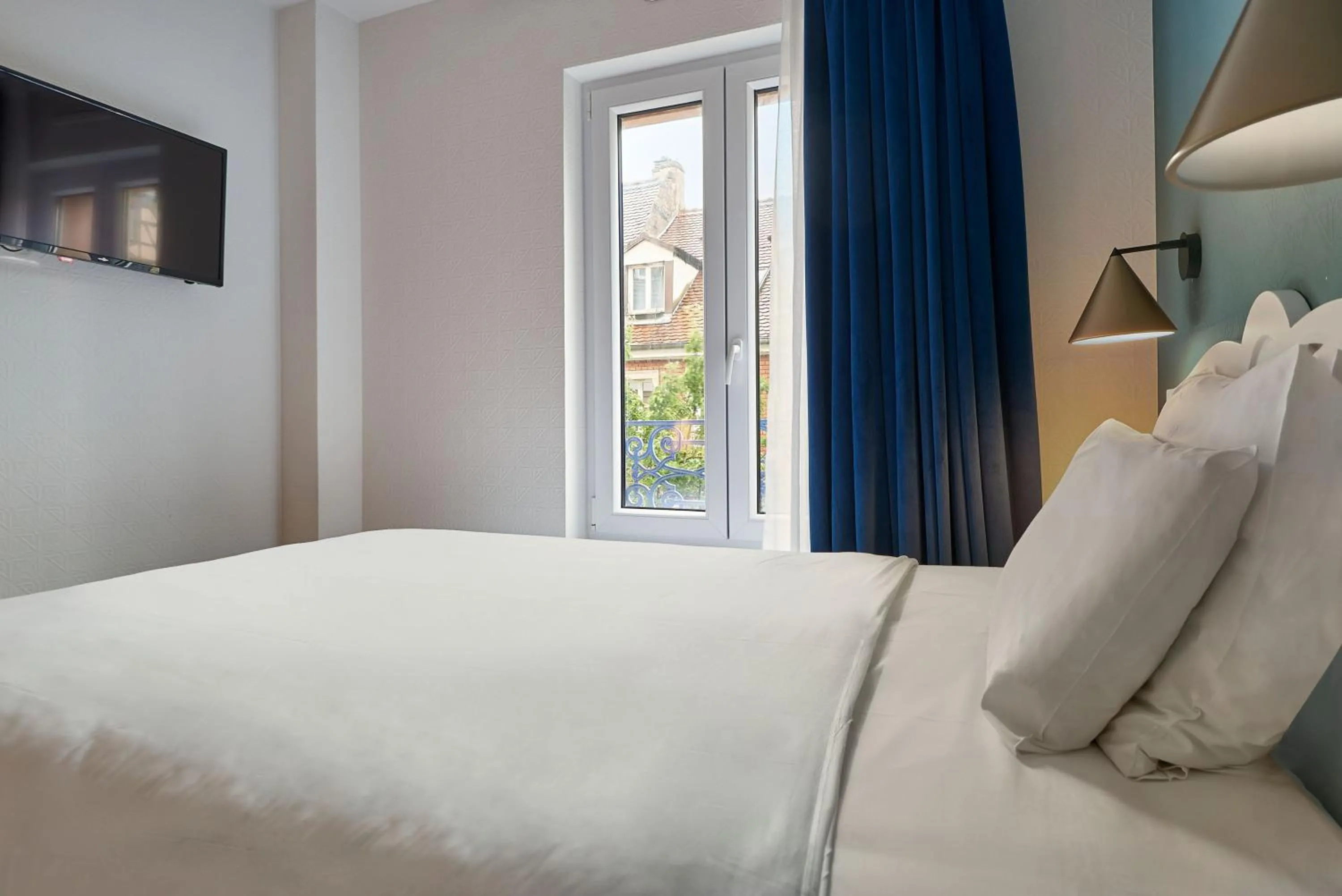 Bed in Hôtel de l'Europe by HappyCulture