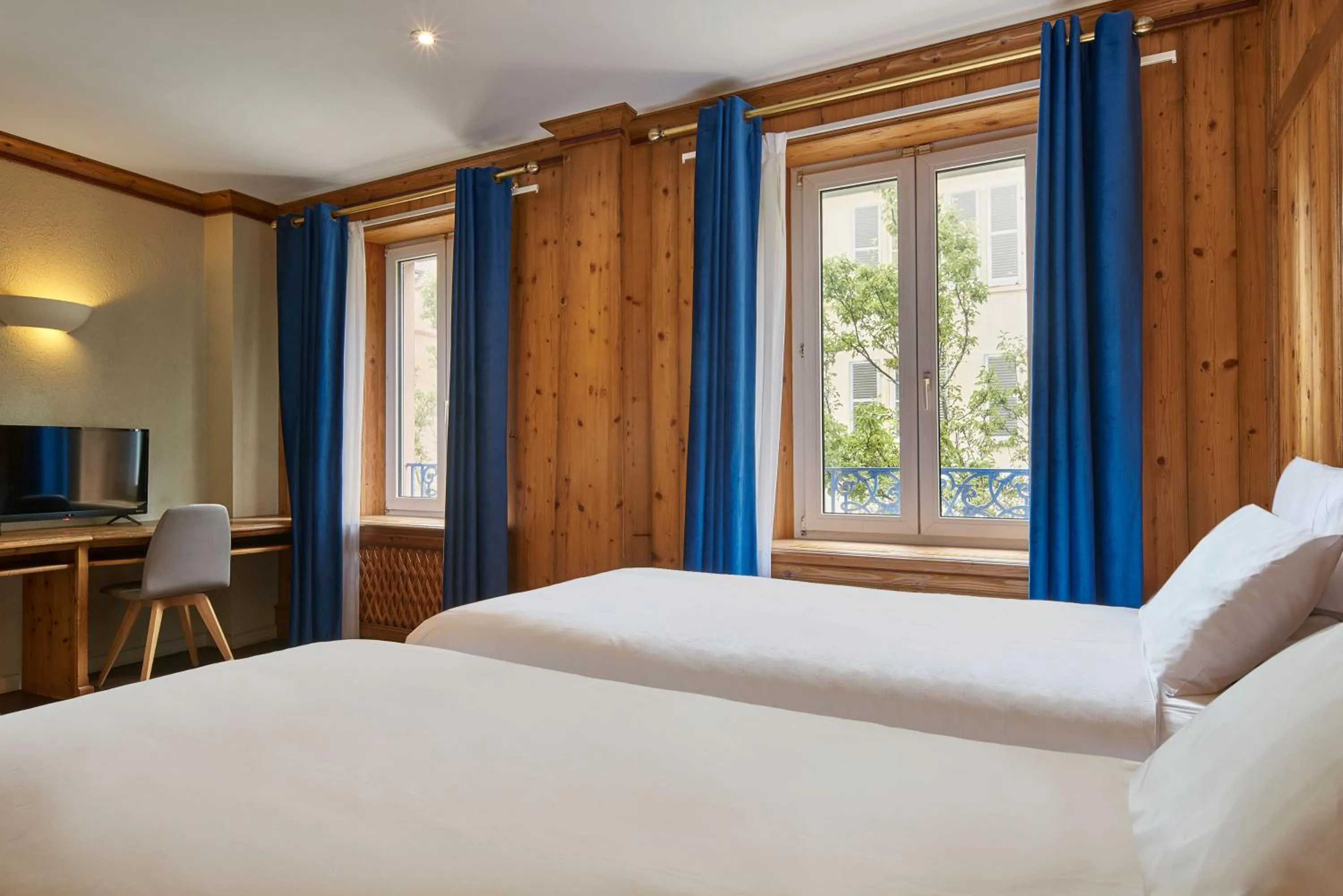 Bed in Hôtel de l'Europe by HappyCulture