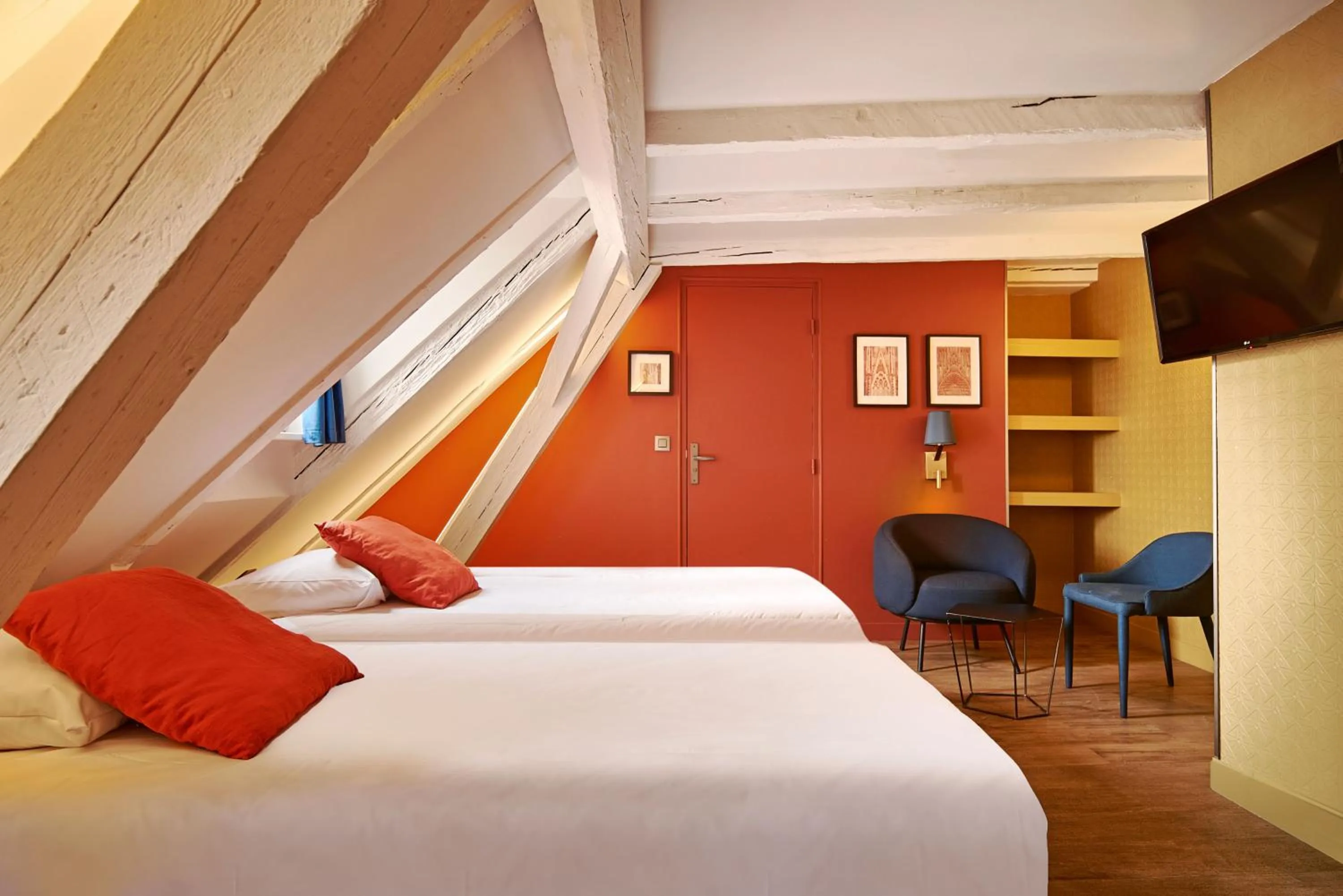 Bed in Hôtel de l'Europe by HappyCulture