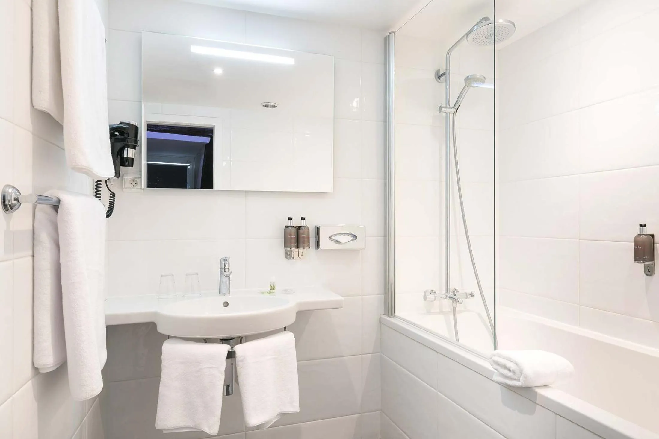 Bathroom in Hôtel de l'Europe by HappyCulture