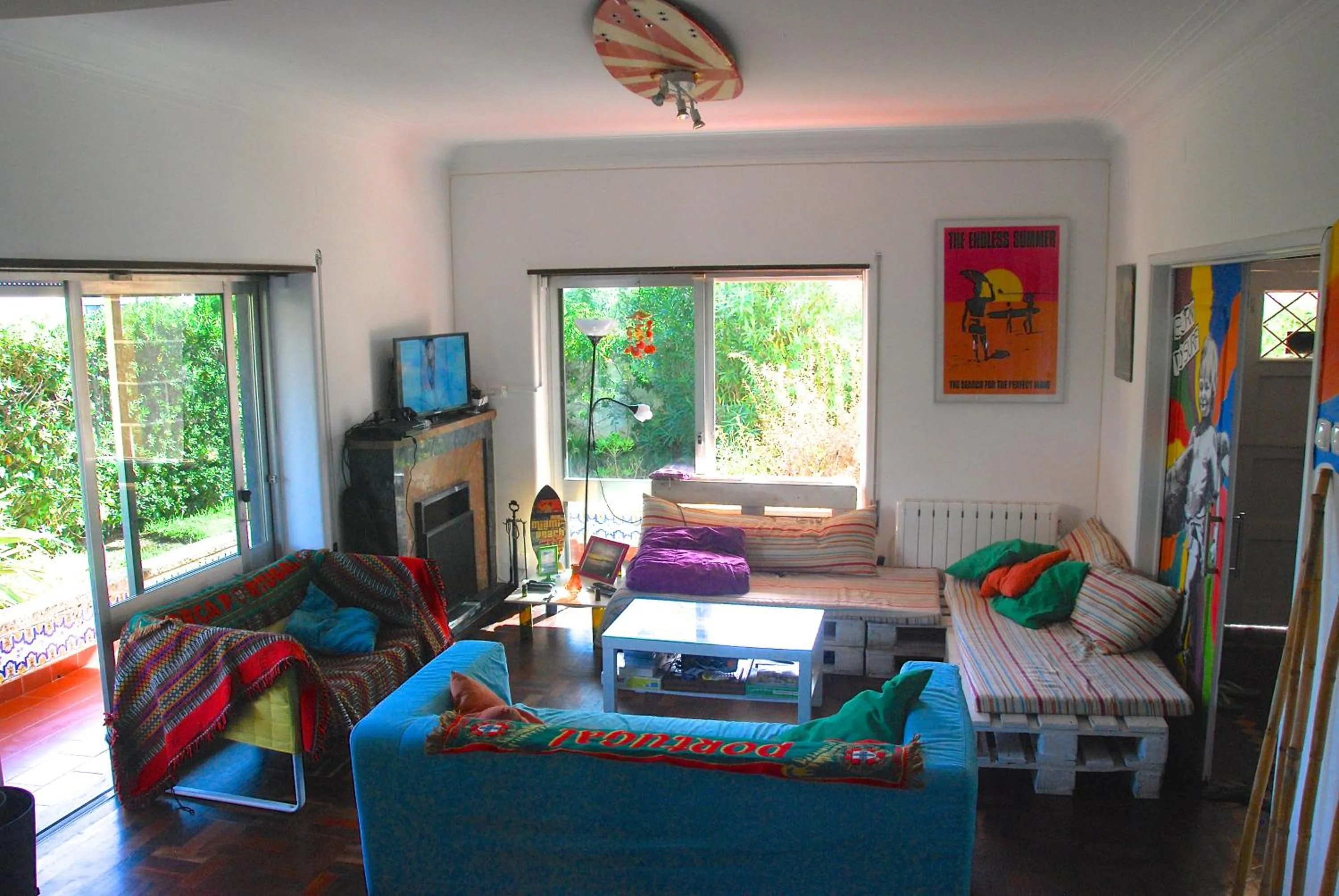 Seating area, Bed in Carcavelos Surf Hostel and Surf Camp