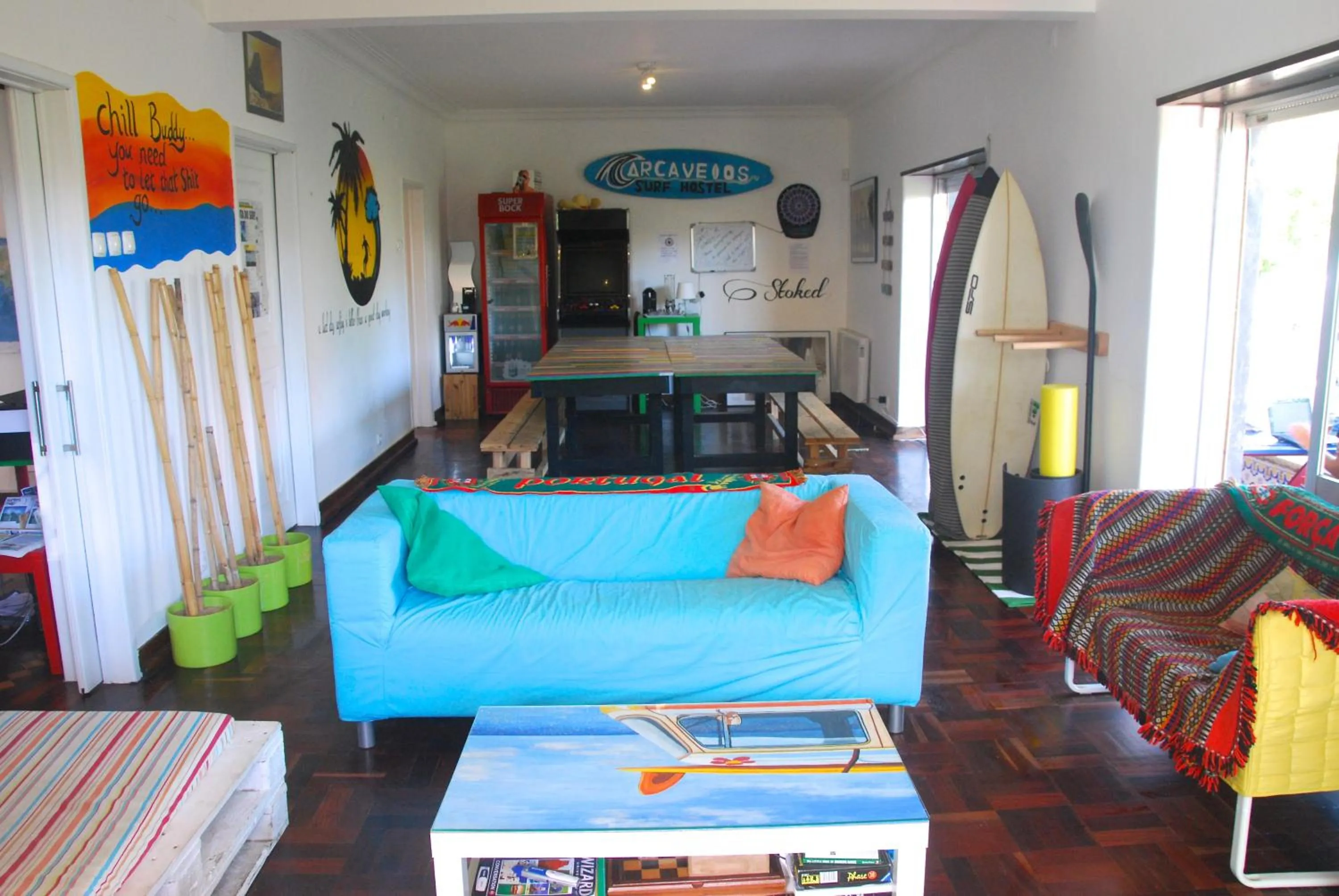 Seating area in Carcavelos Surf Hostel and Surf Camp