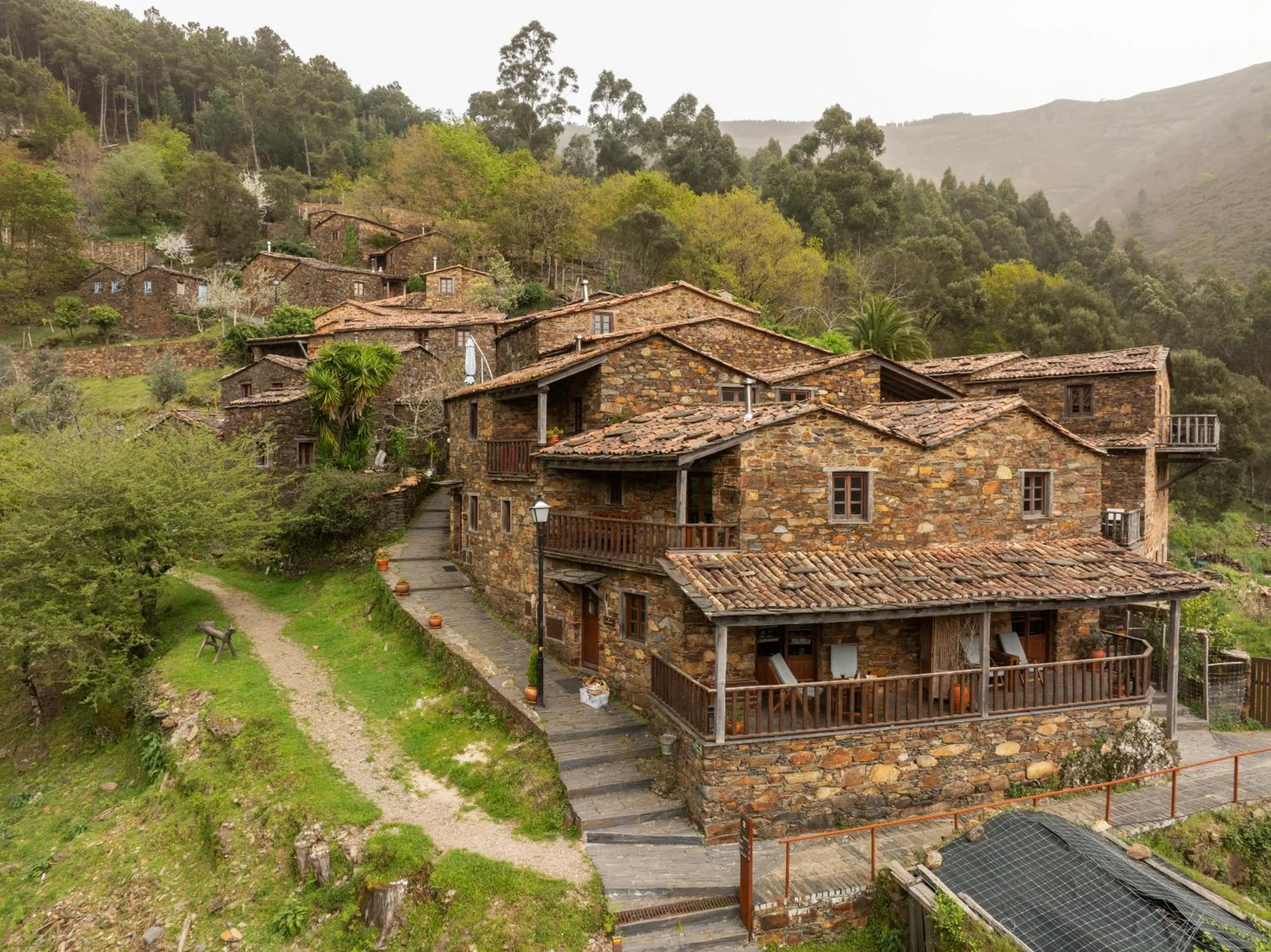 Property building in Cerdeira - Home for Creativity