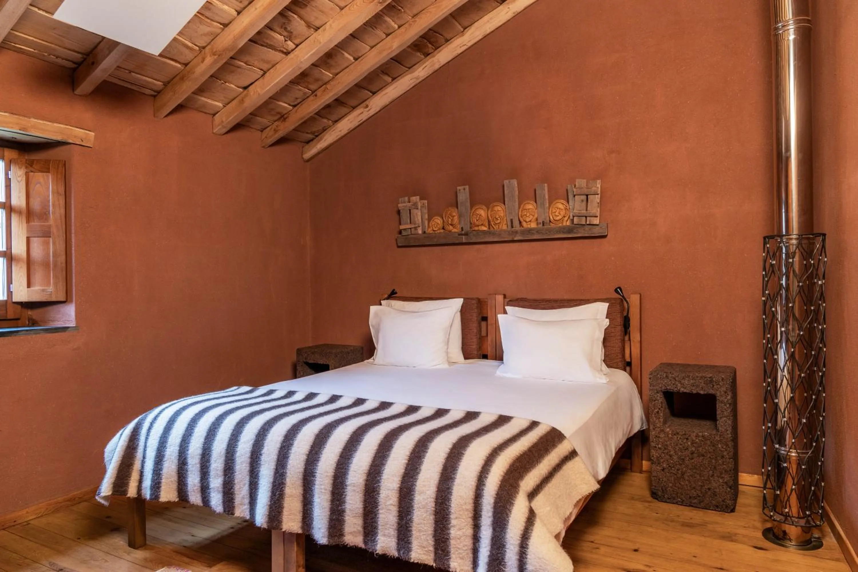 Photo of the whole room, Bed in Cerdeira - Home for Creativity