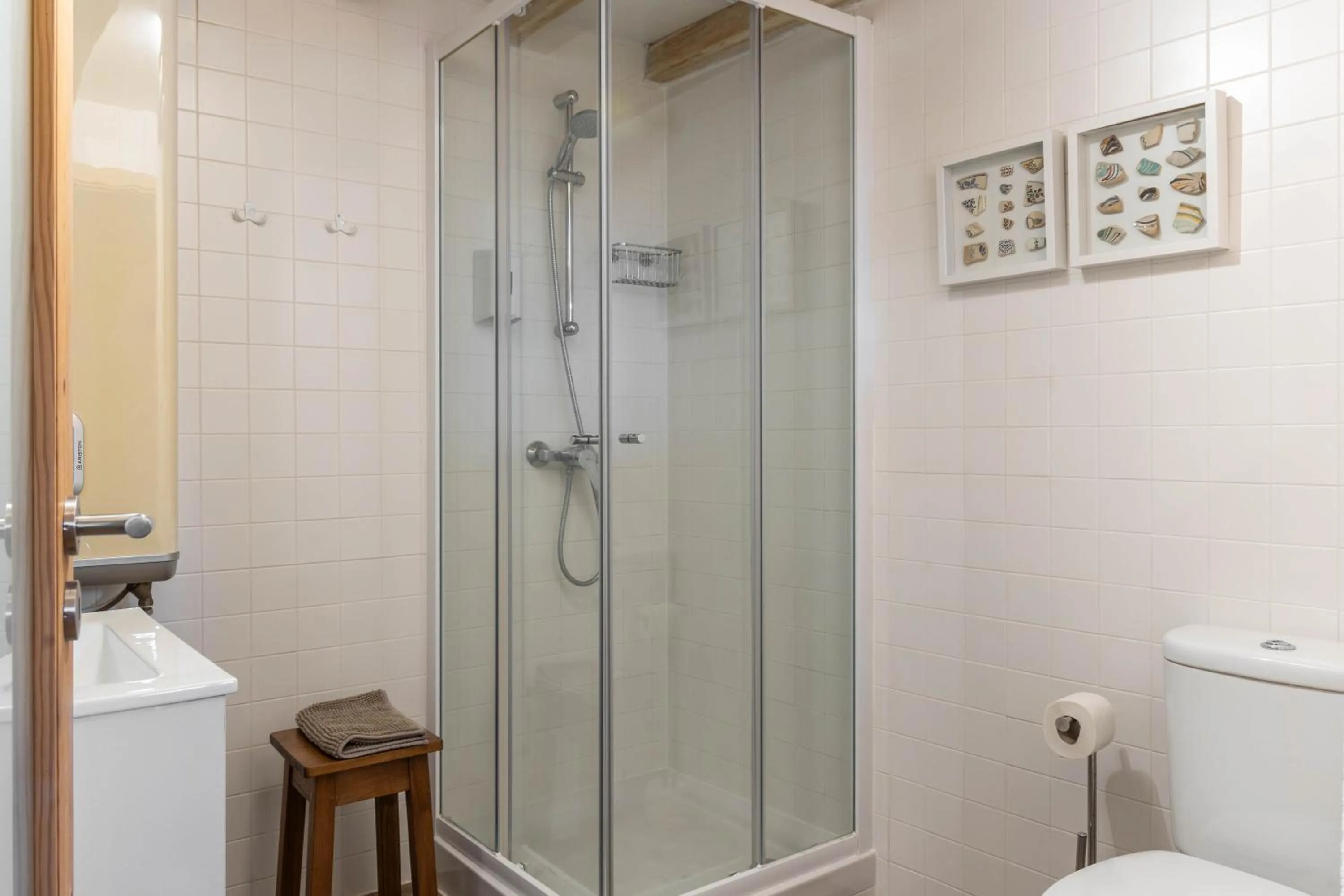 Bathroom in Cerdeira - Home for Creativity