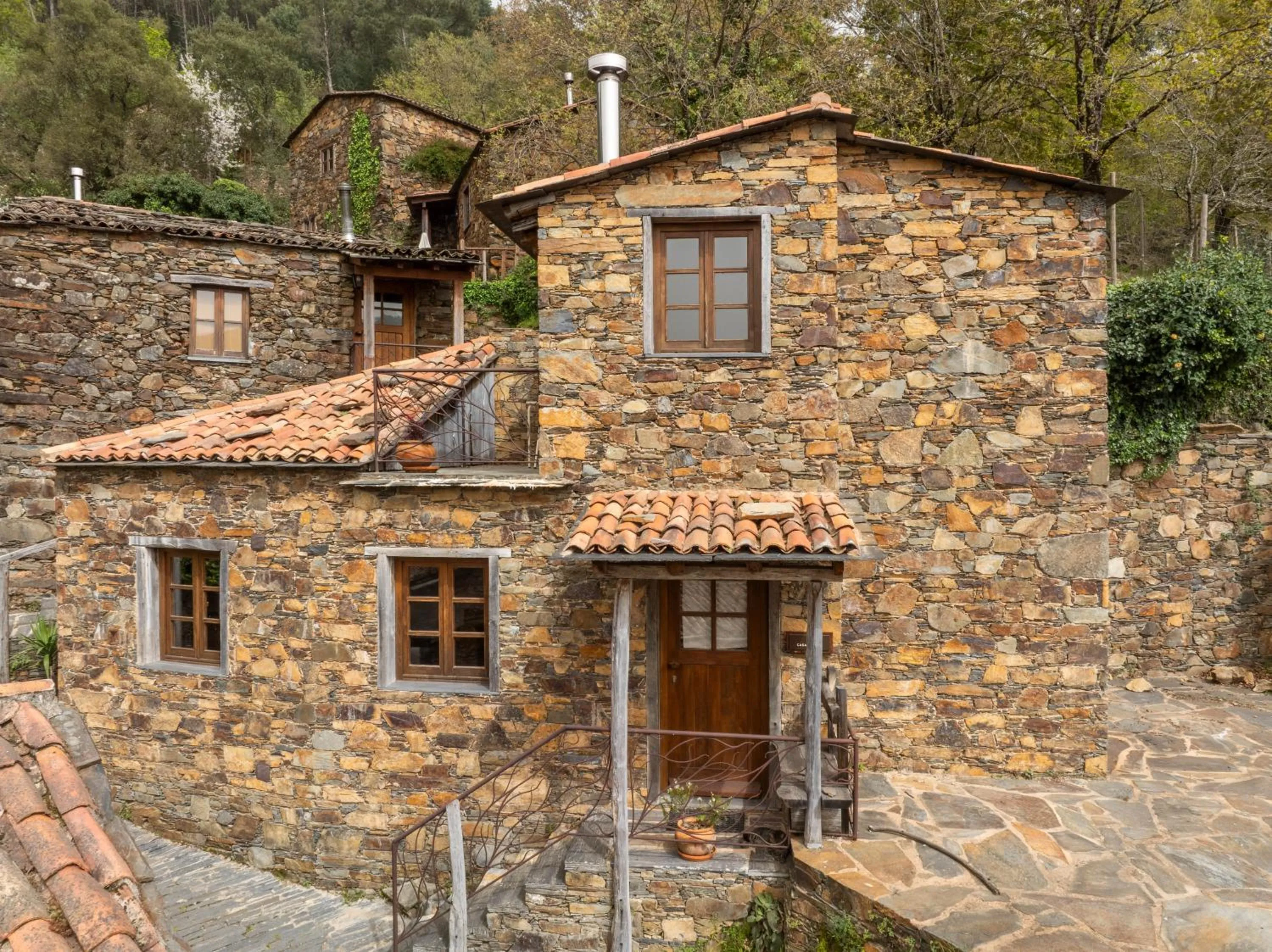 Property building in Cerdeira - Home for Creativity