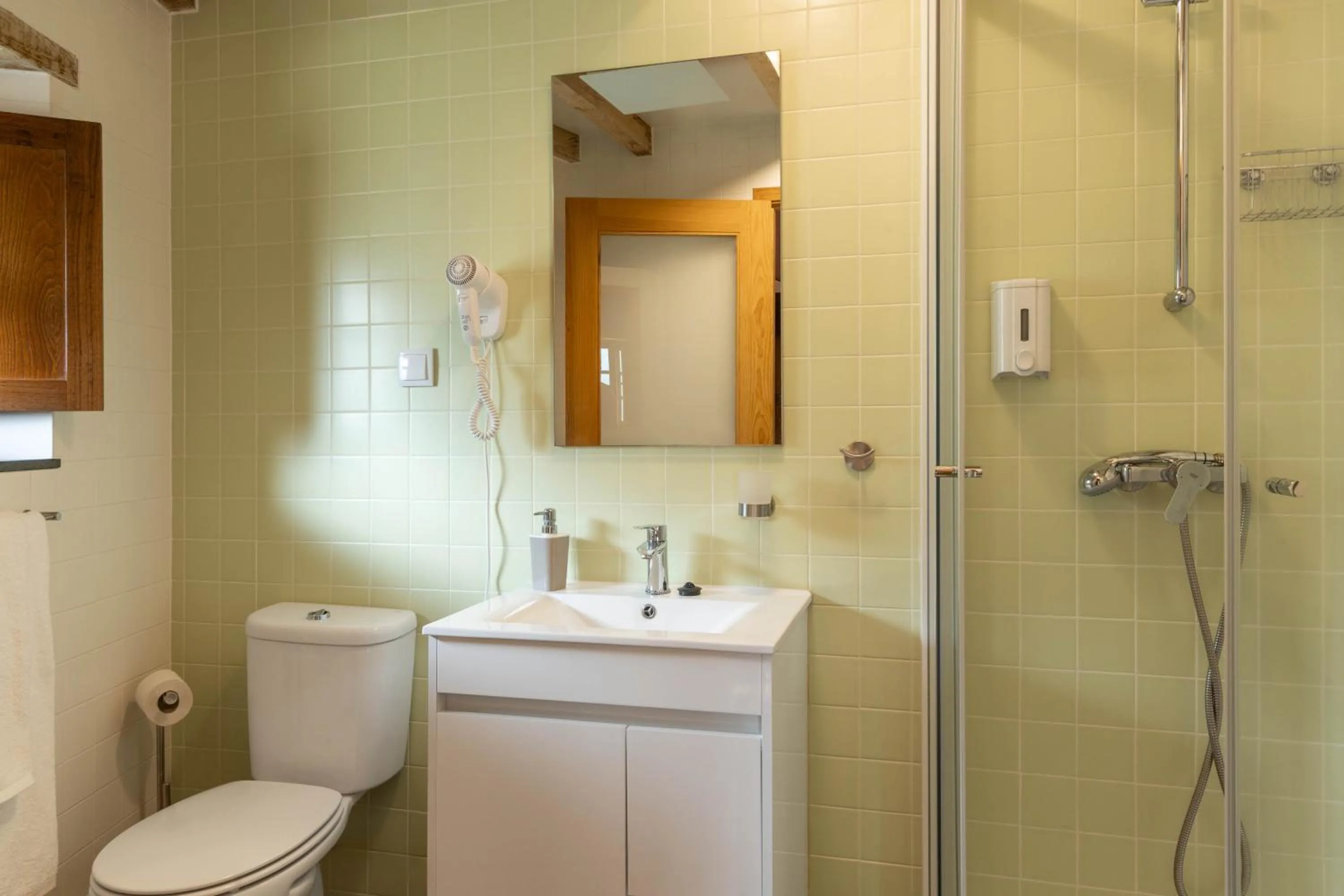 Bathroom in Cerdeira - Home for Creativity