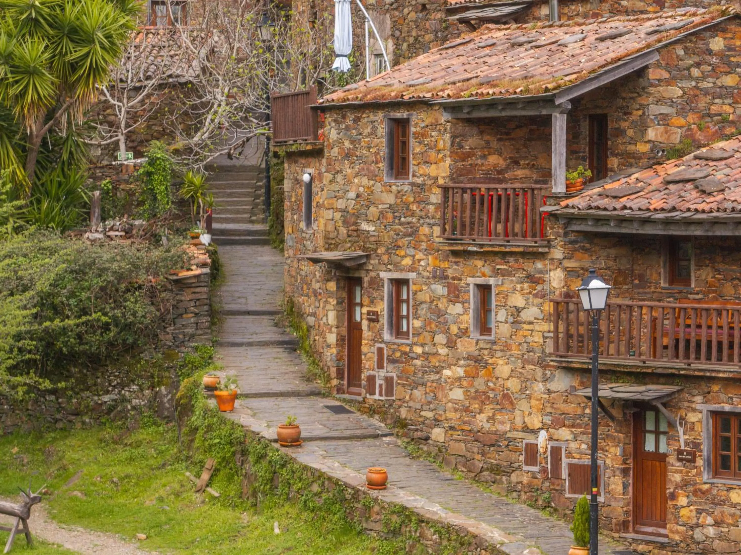 Property building in Cerdeira - Home for Creativity