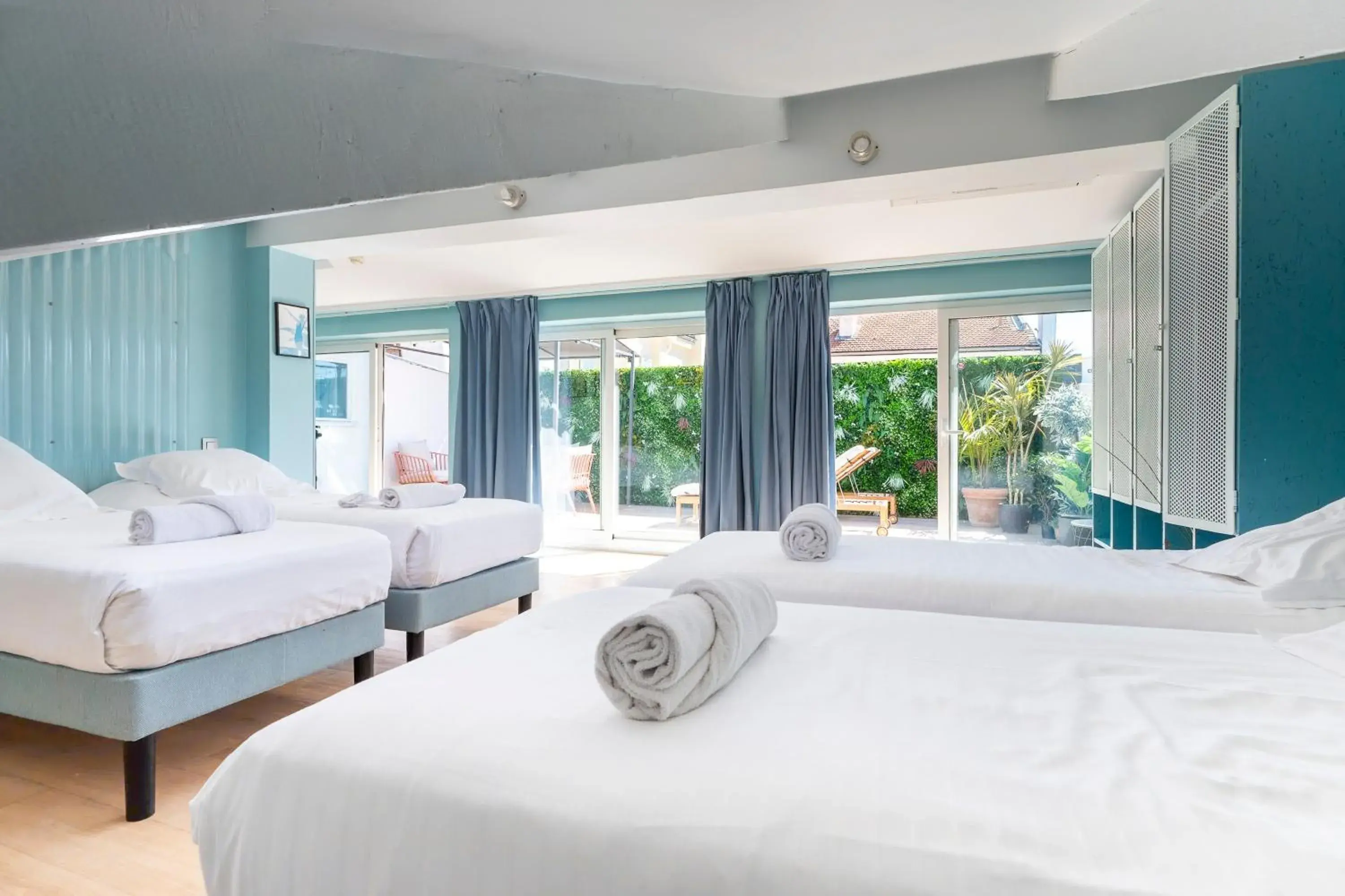 Balcony/Terrace, Bed in Hostel Ozz Nice Balcony/Terrace, Bed in Hostel Ozz Nice