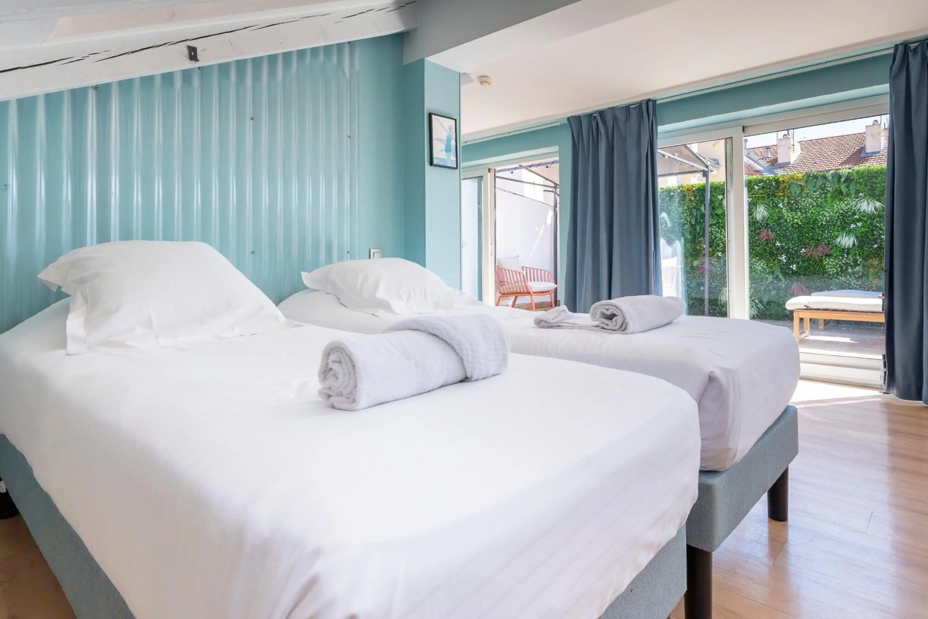 Balcony/Terrace, Bed in Hostel Ozz Nice