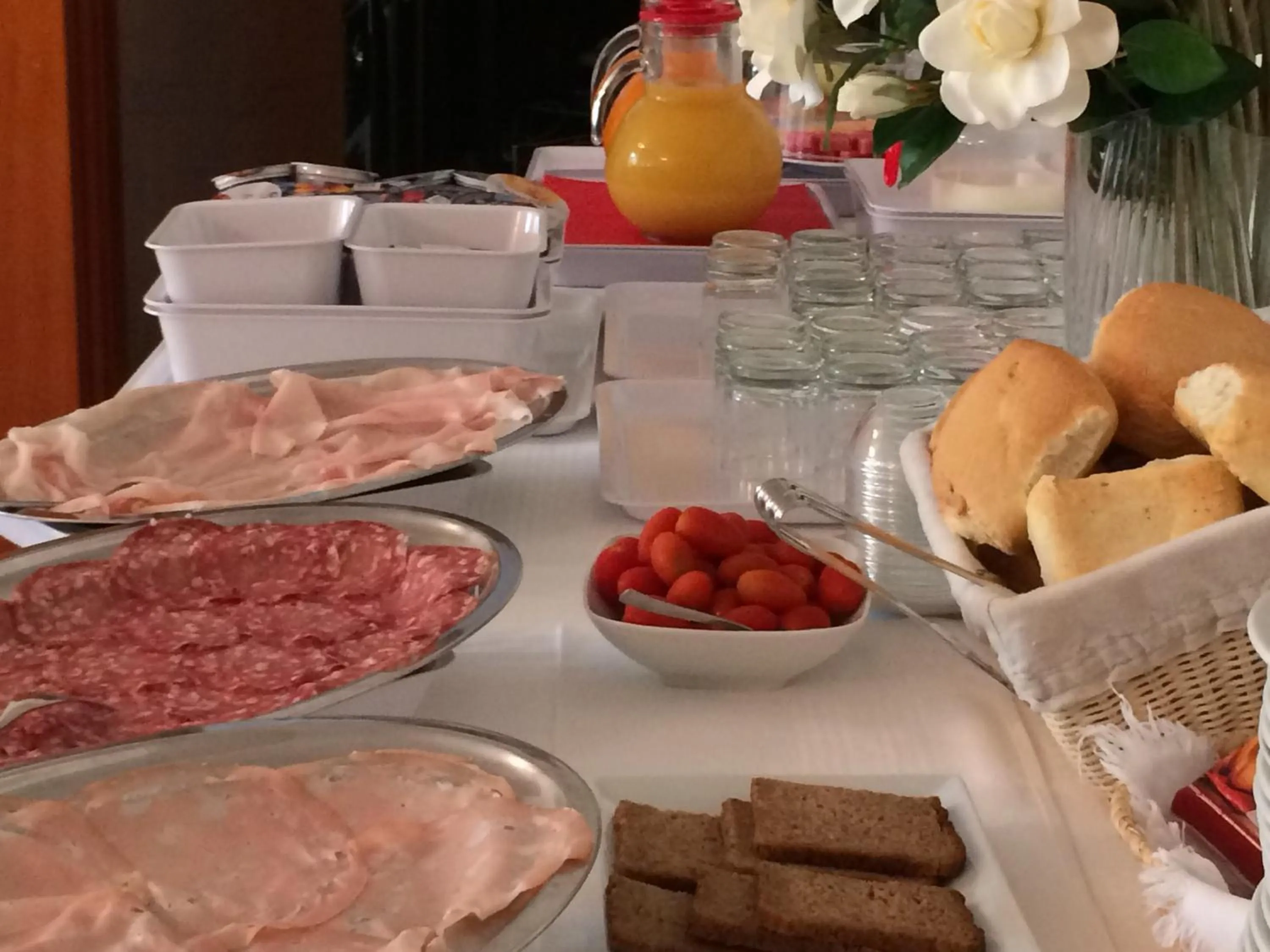 Buffet breakfast in Hotel Zanetti