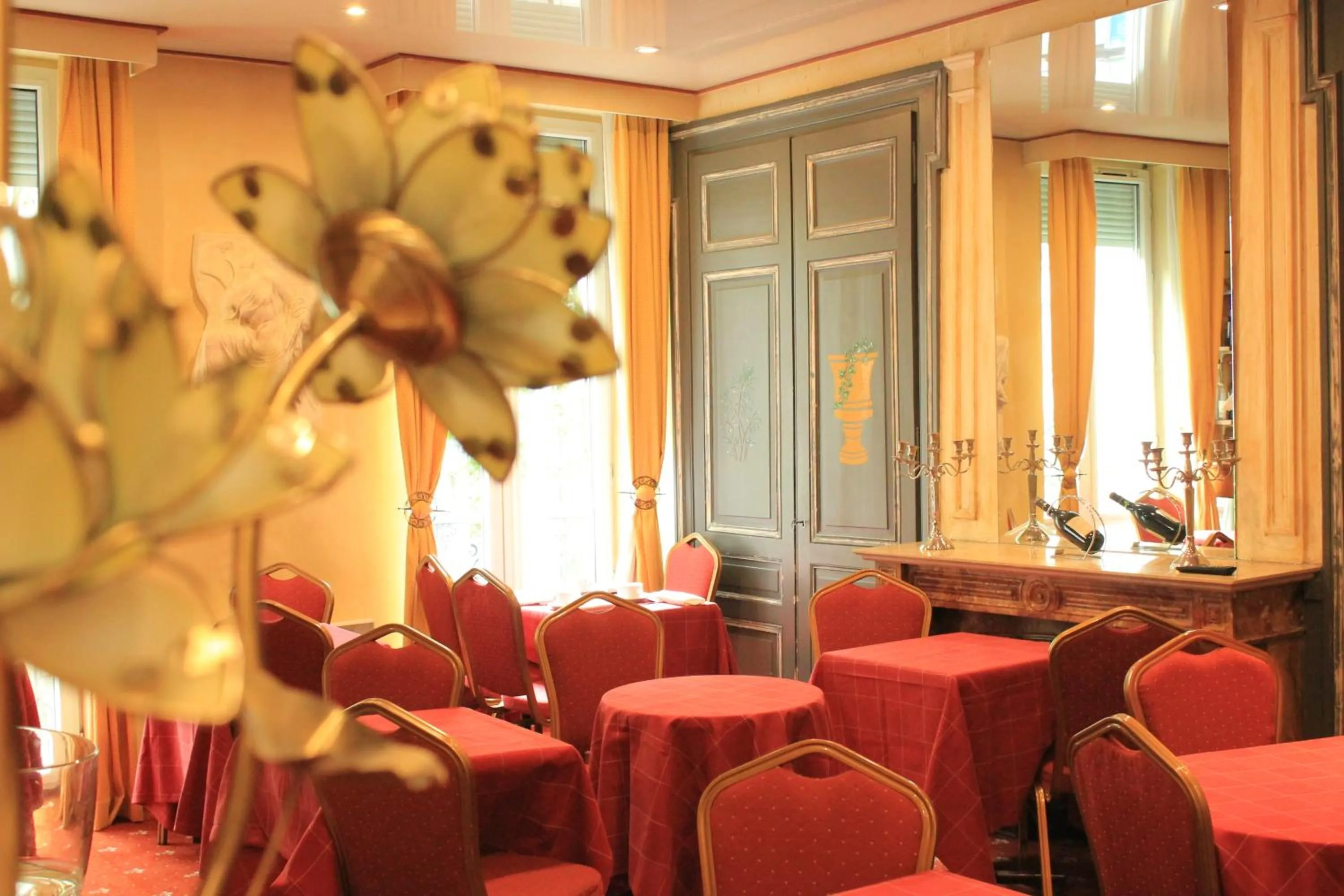 Restaurant/places to eat in Hôtel Foch