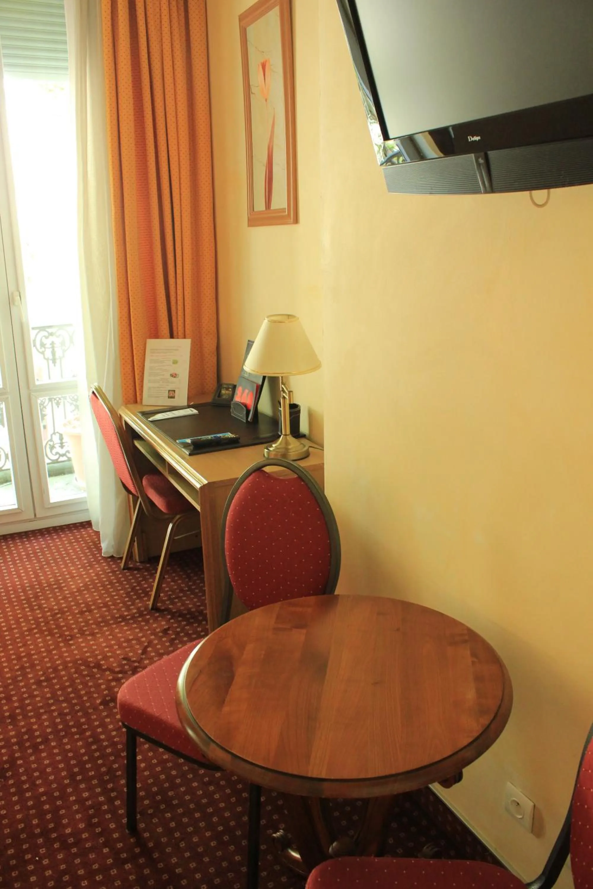 TV and multimedia in Hôtel Foch