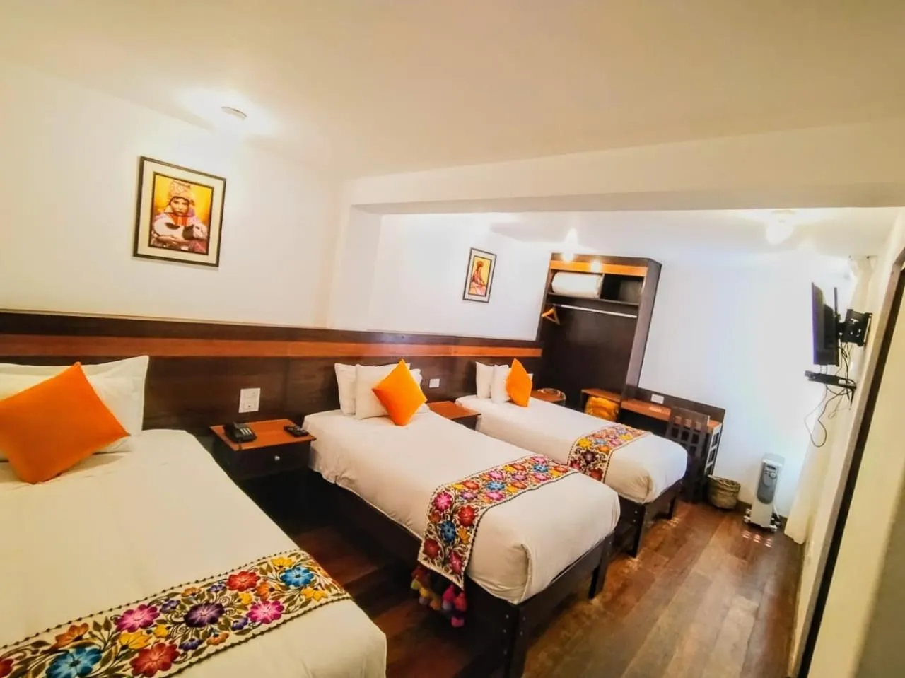 TV and multimedia, Bed in Posada San Blas