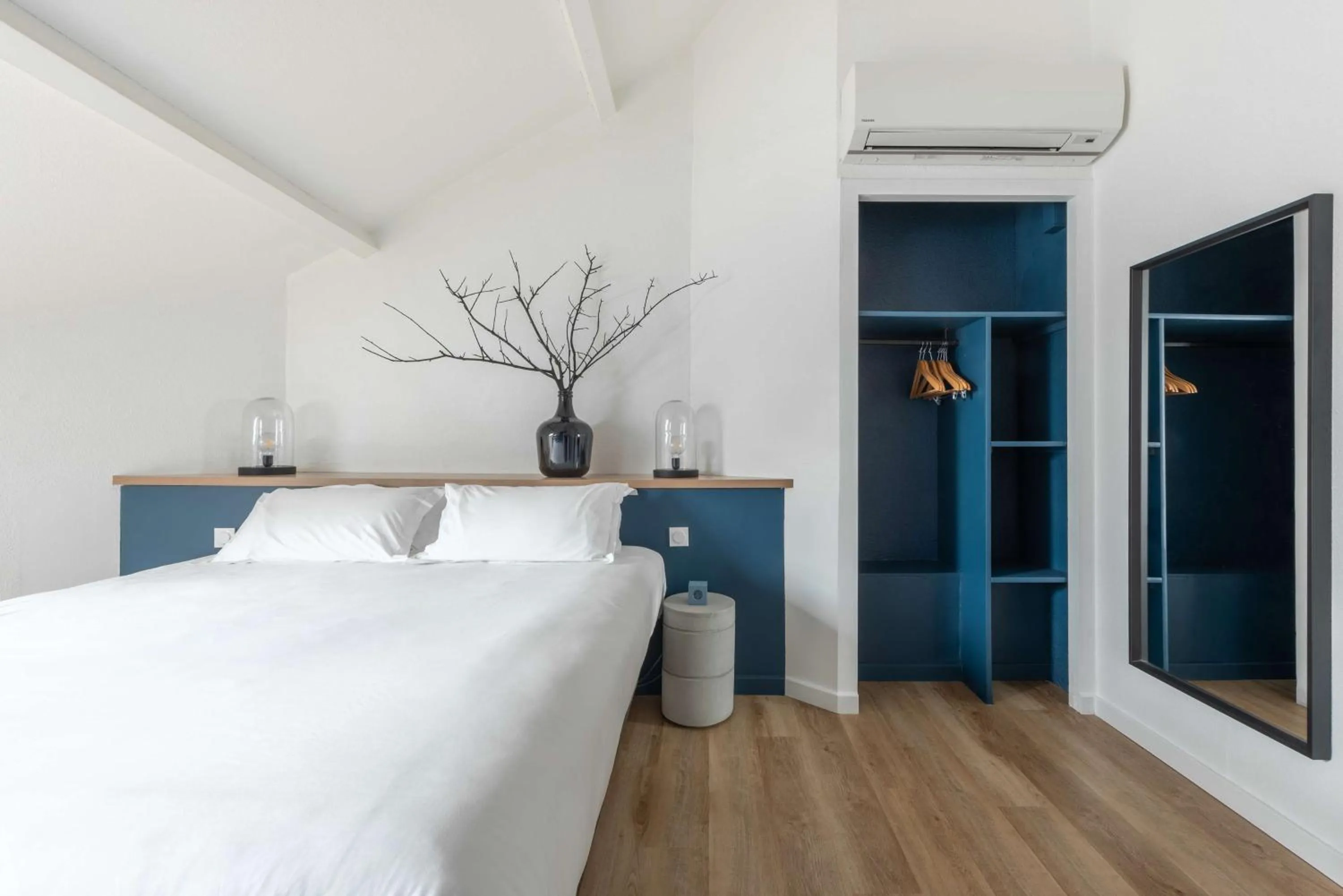 Photo of the whole room, Bed in Best Western Bridge Hotel Lyon East