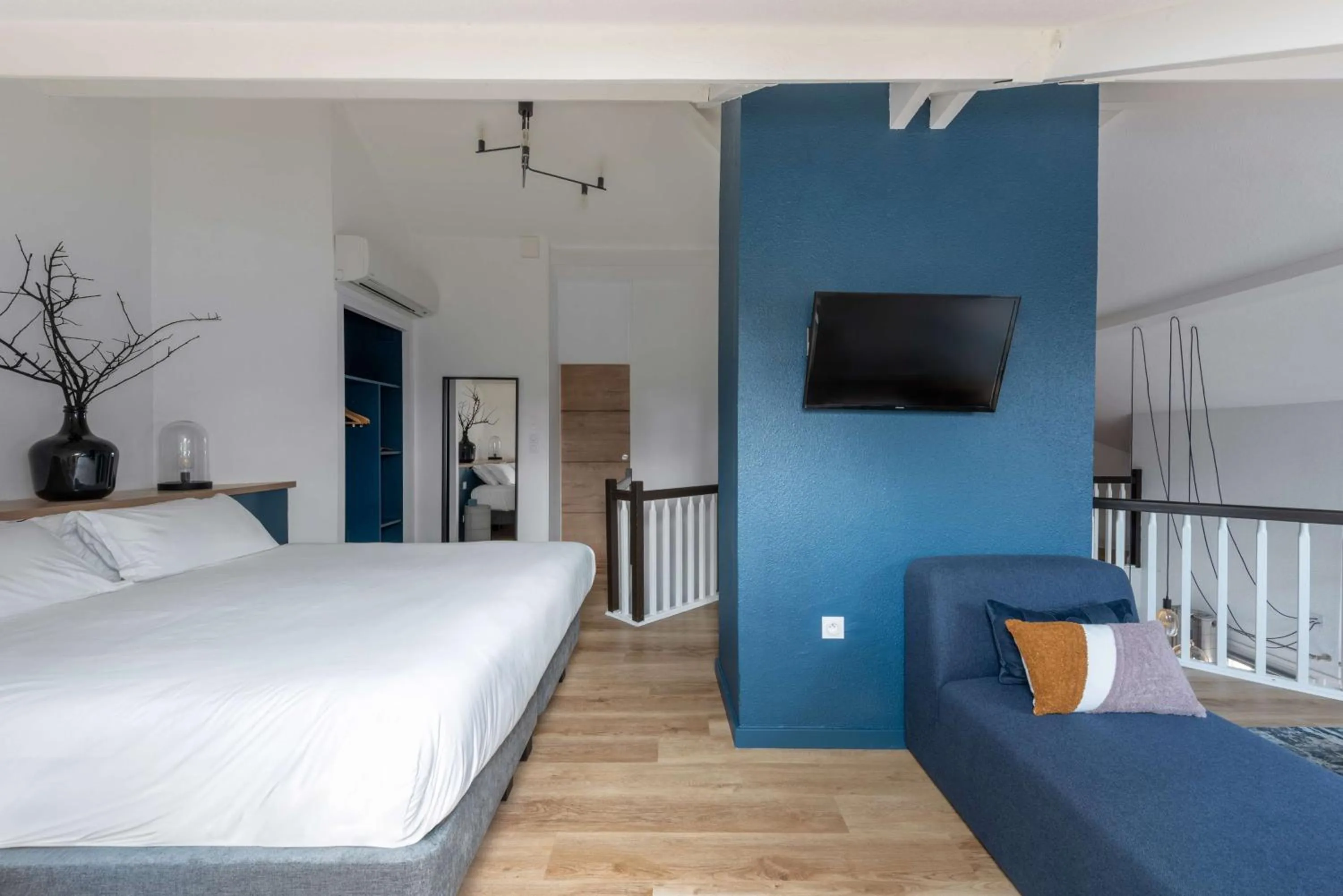 Photo of the whole room, Bed in Best Western Bridge Hotel Lyon East