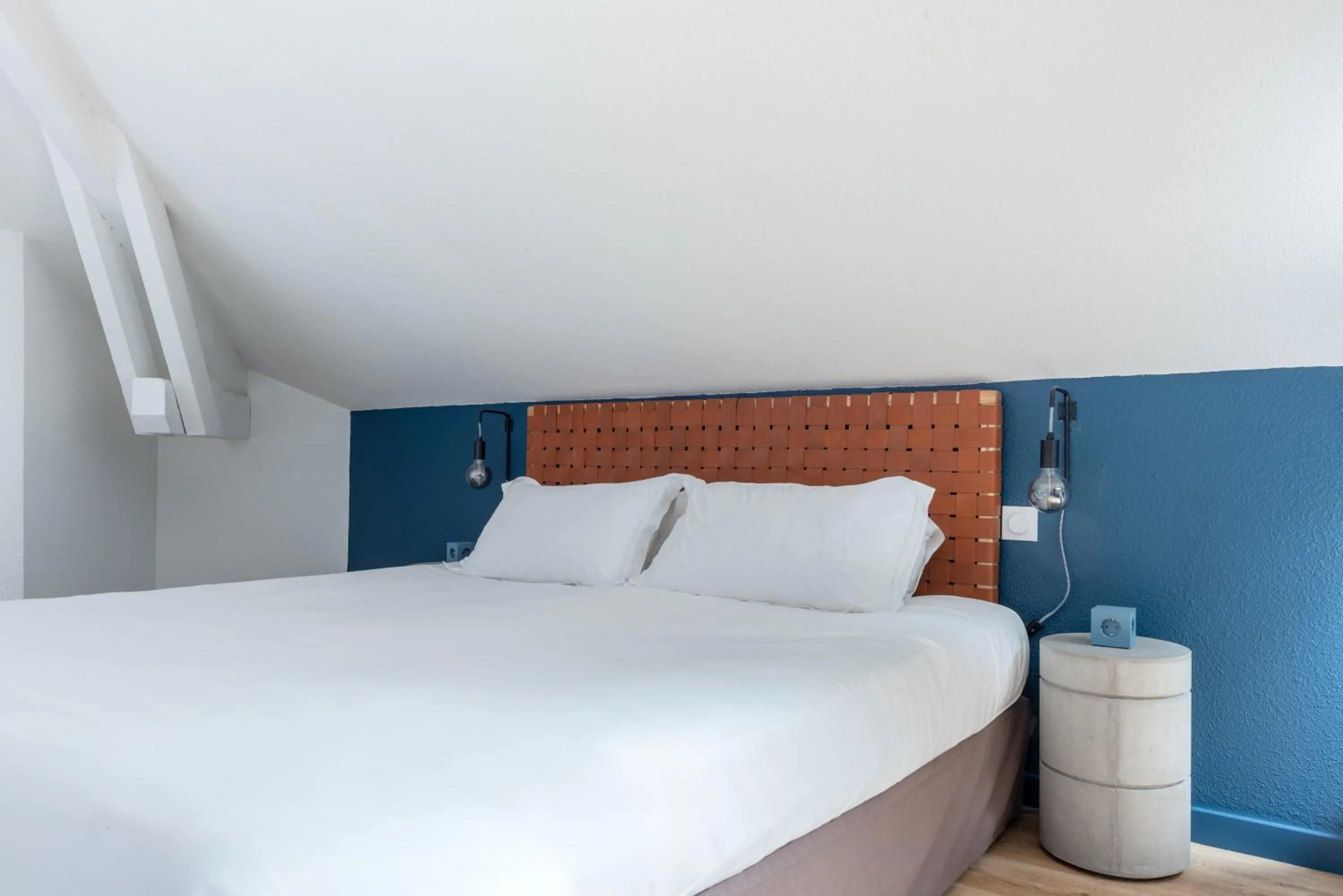 Bed in Best Western Bridge Hotel Lyon East