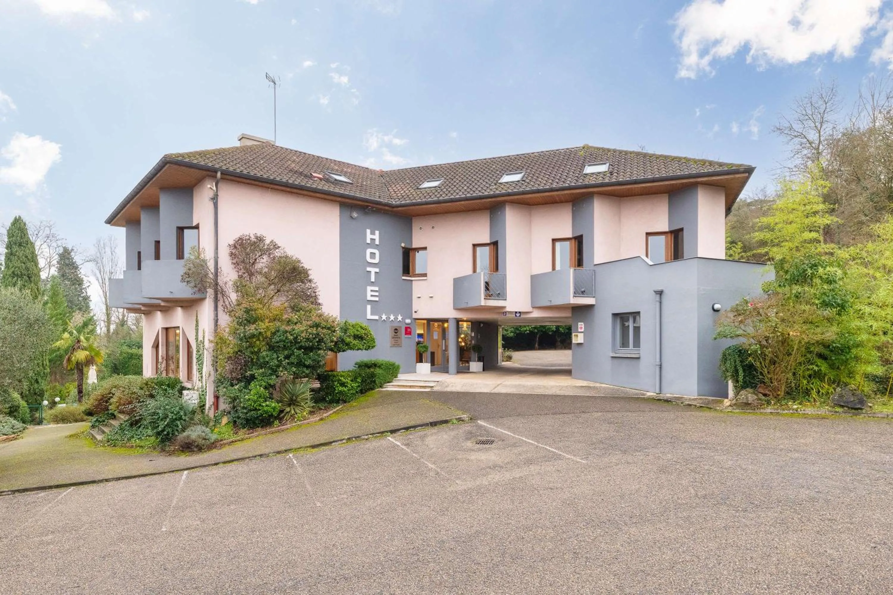 Property building in Best Western Bridge Hotel Lyon East